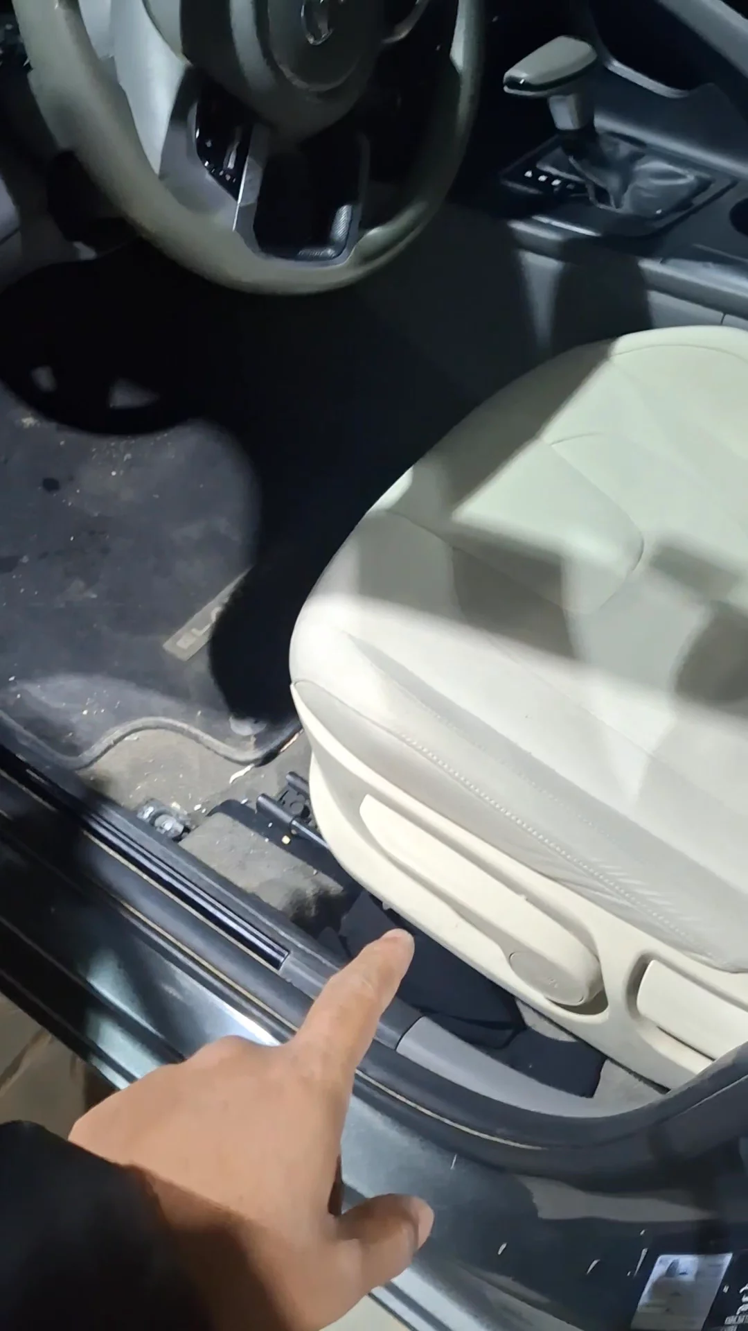 Car video thumbnail 1 of 8