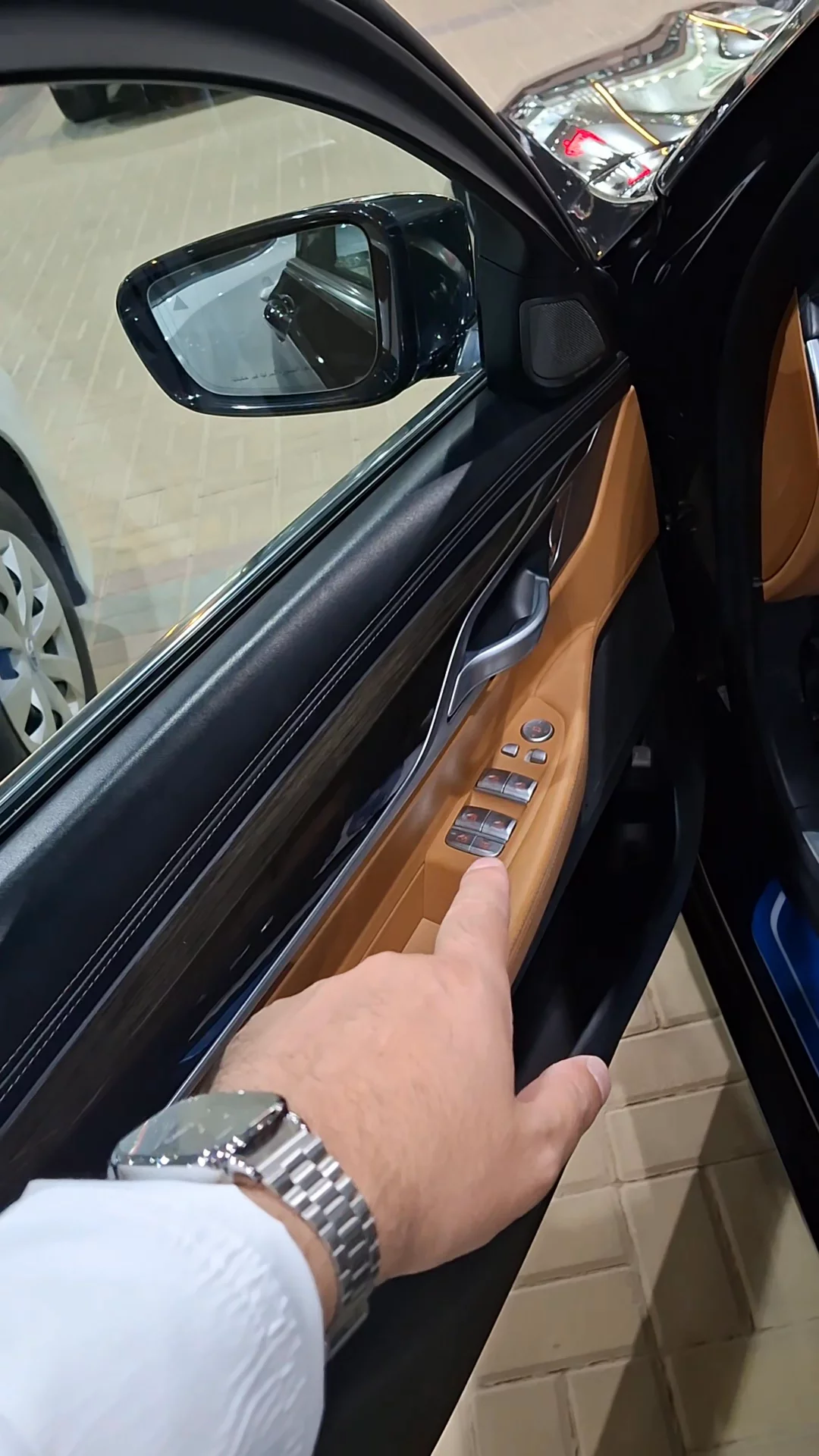 Car video thumbnail 1 of 10