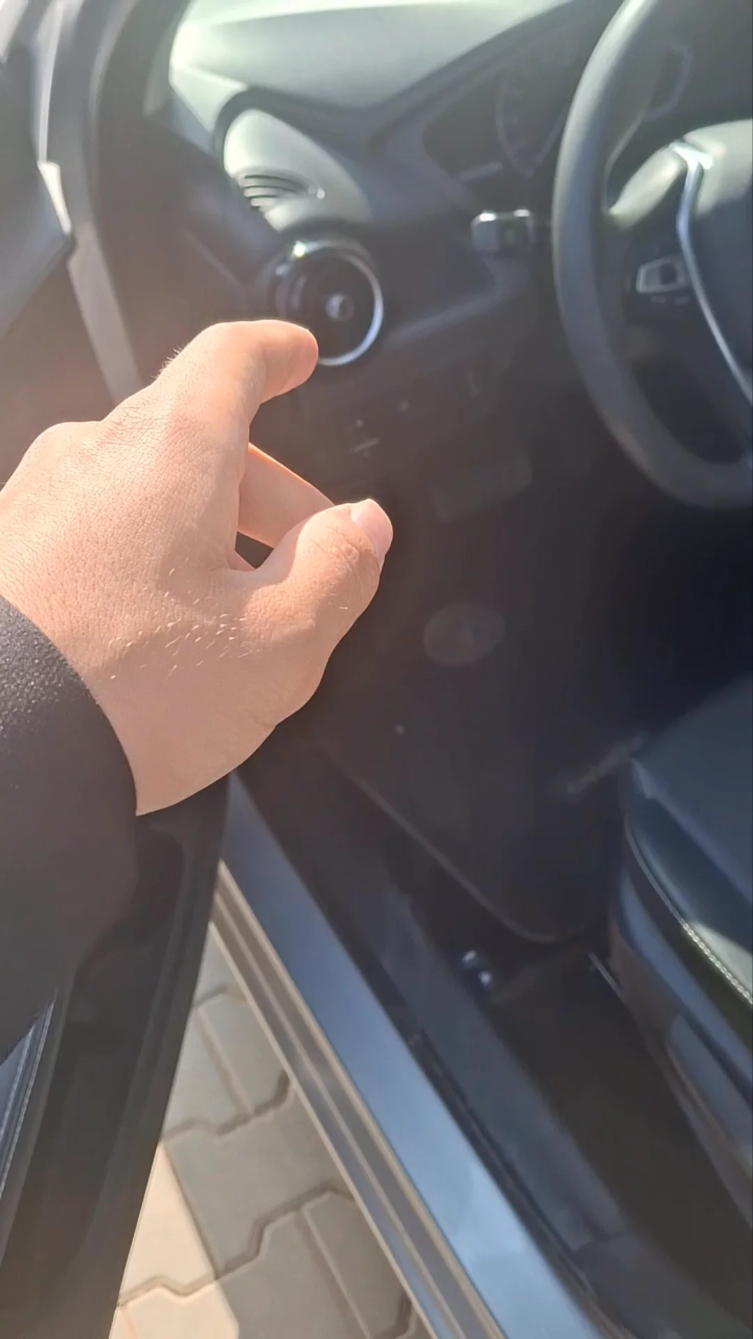 Car video thumbnail 1 of 7