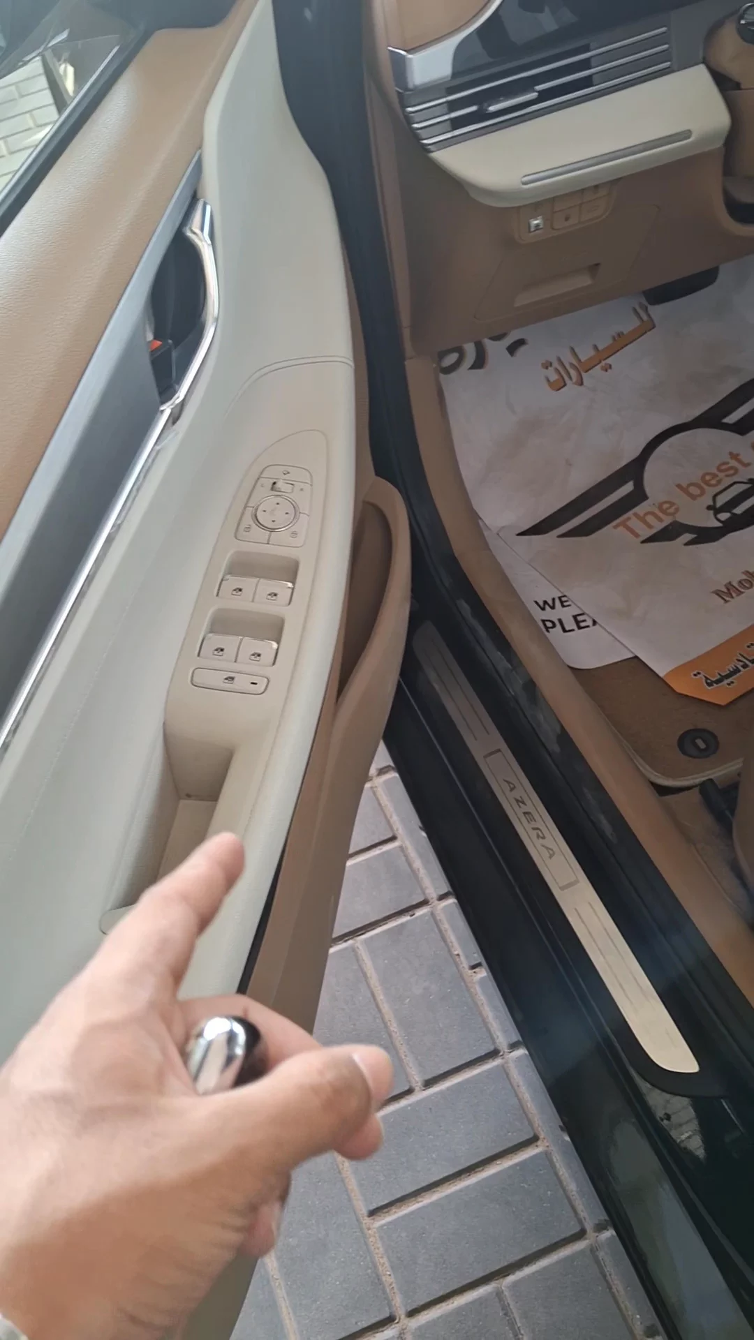 Car video thumbnail 1 of 8