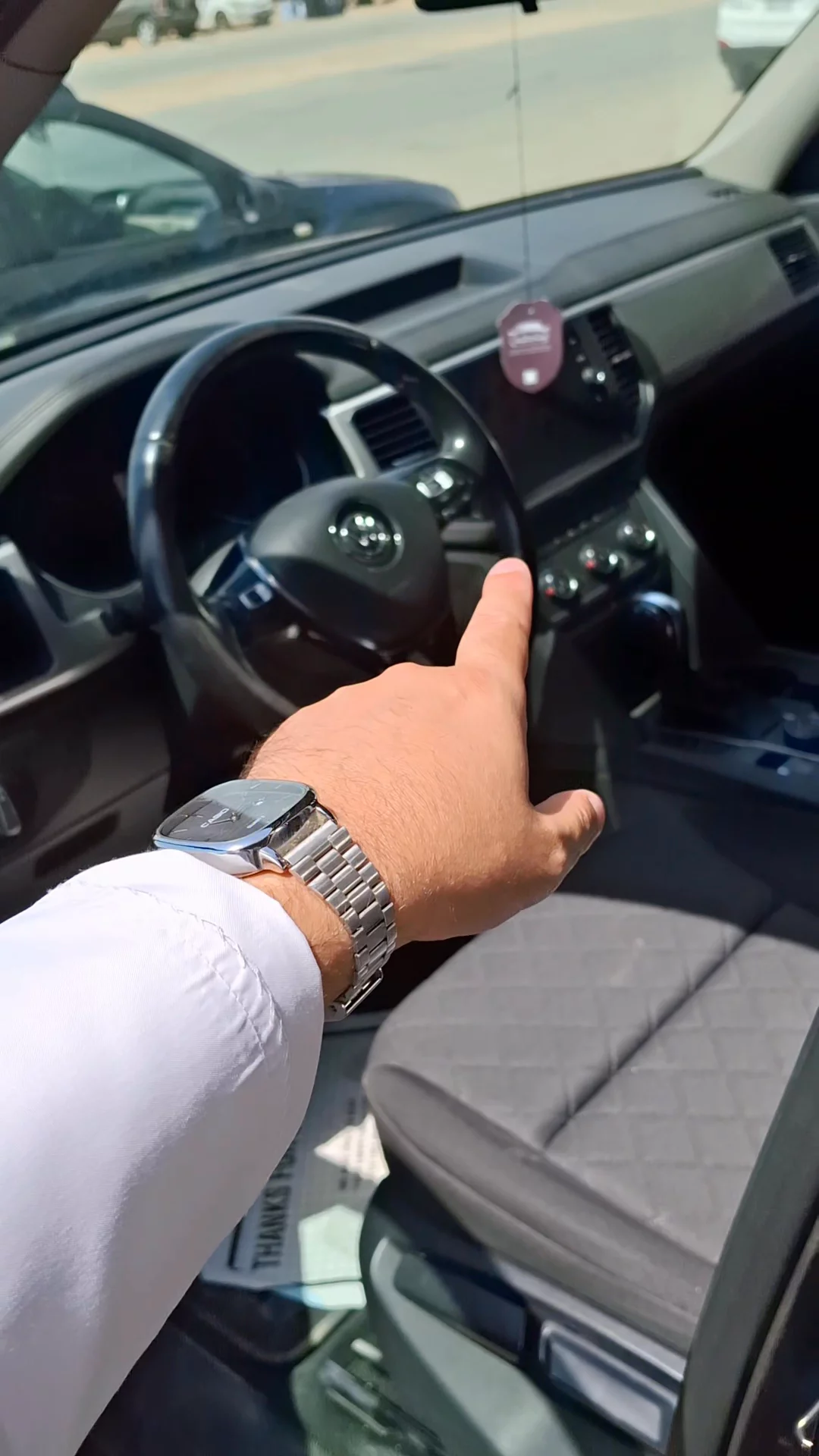 Car video thumbnail 1 of 9