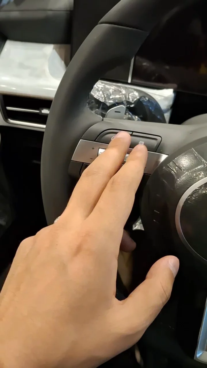 Car video thumbnail 1 of 10