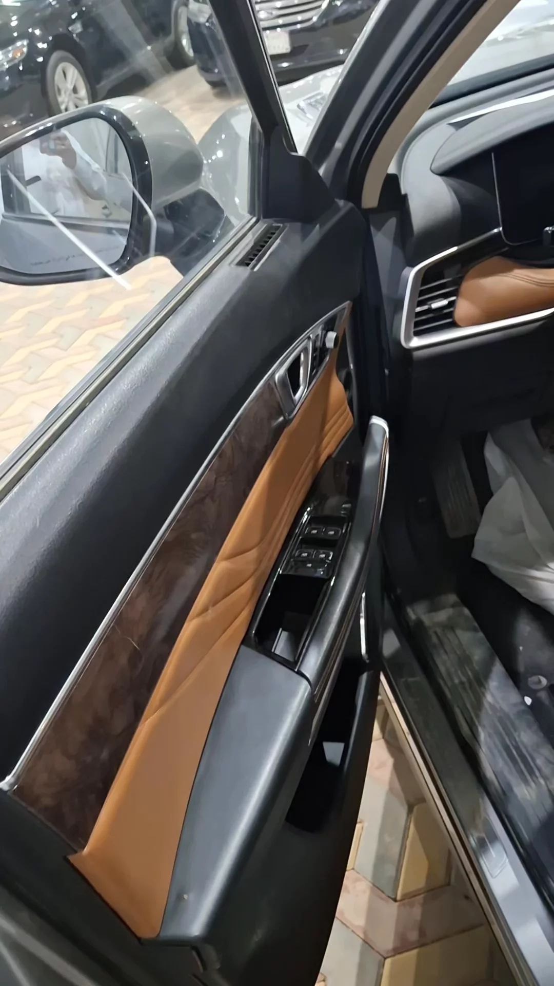 Car video thumbnail 1 of 9