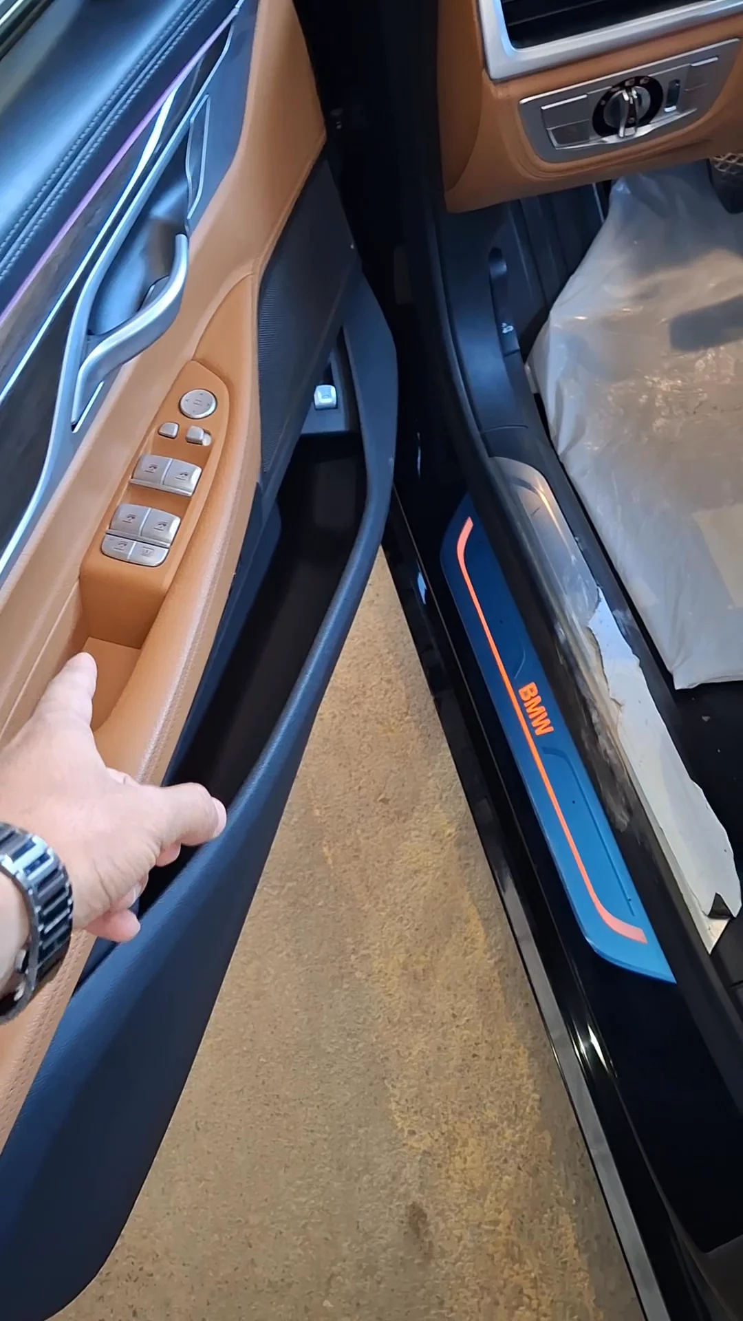 Car video thumbnail 1 of 8