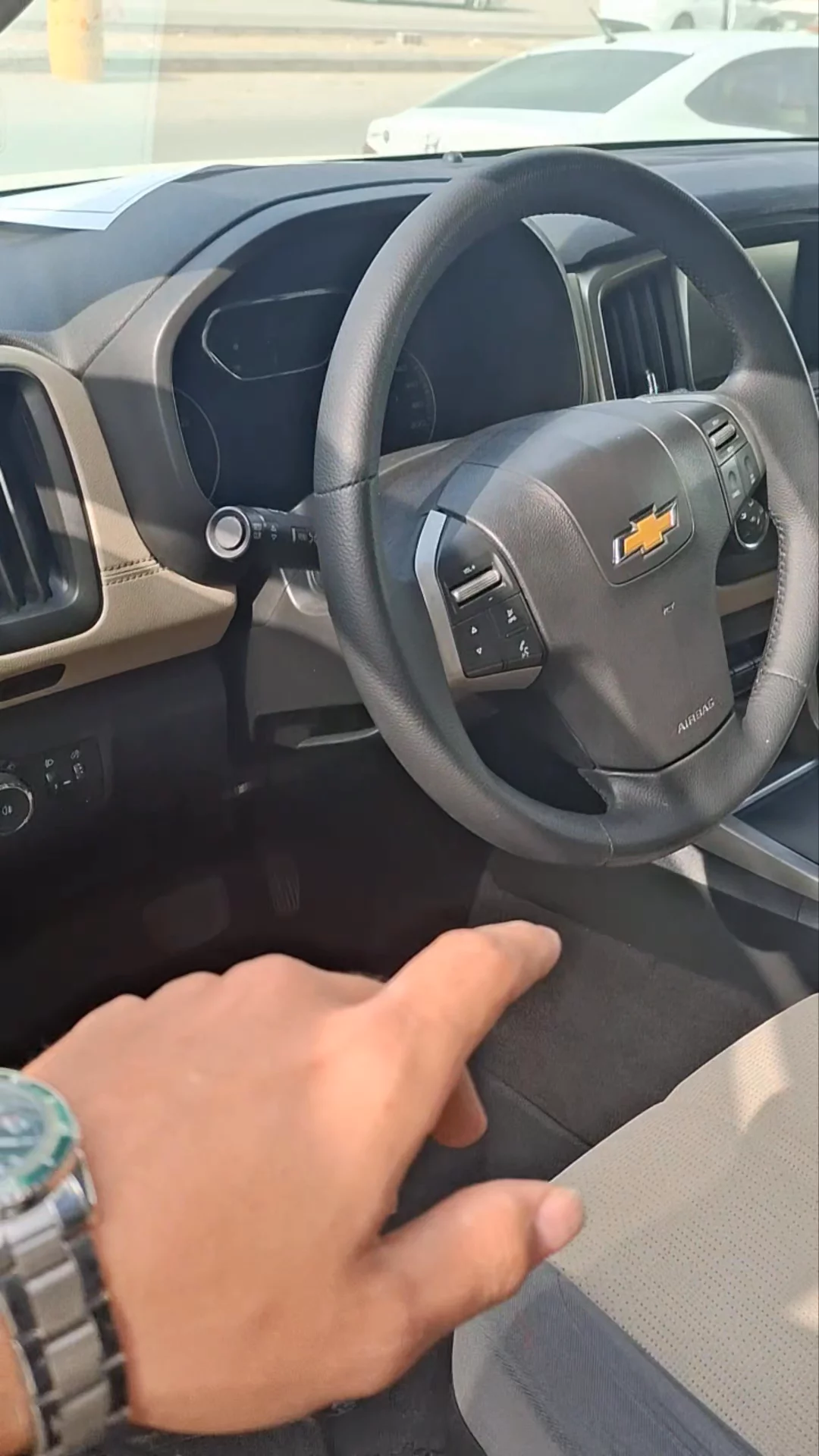 Car video thumbnail 1 of 9