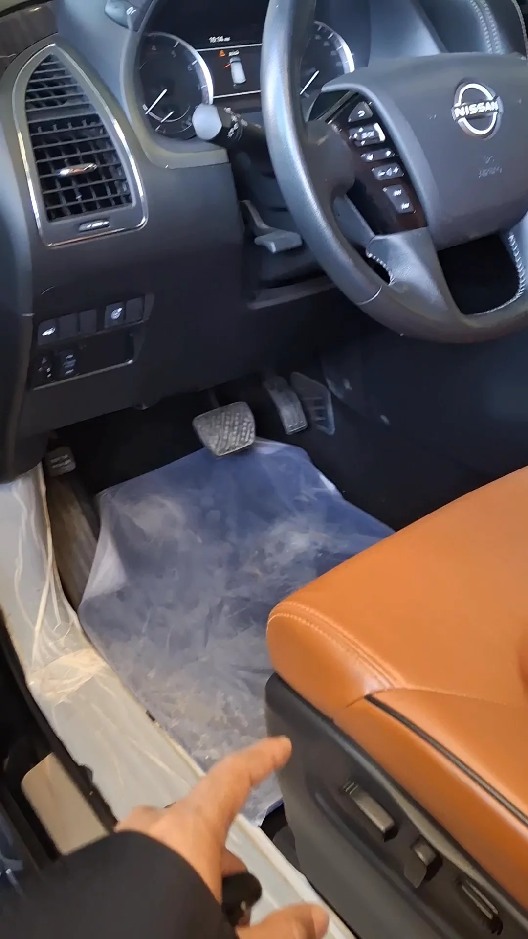 Car video thumbnail 1 of 8