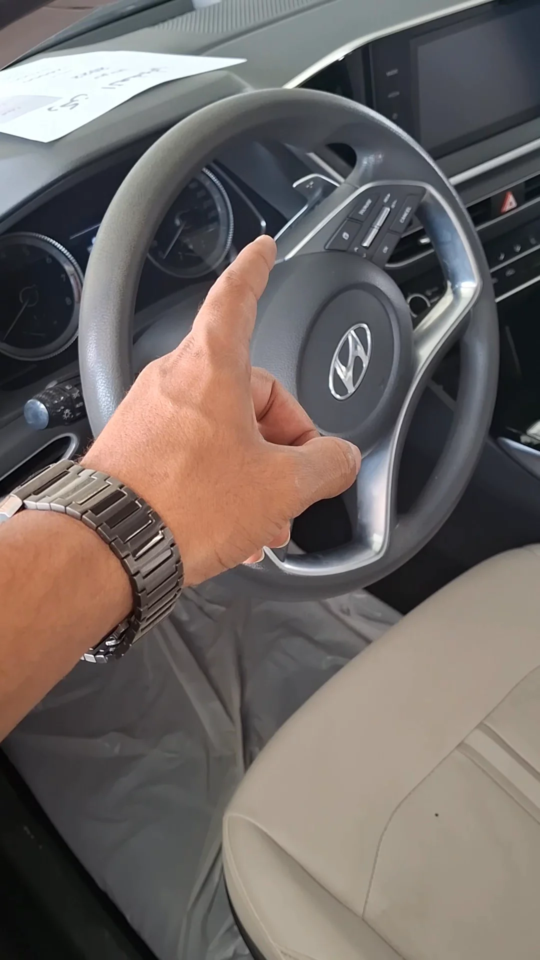 Car video thumbnail 1 of 8