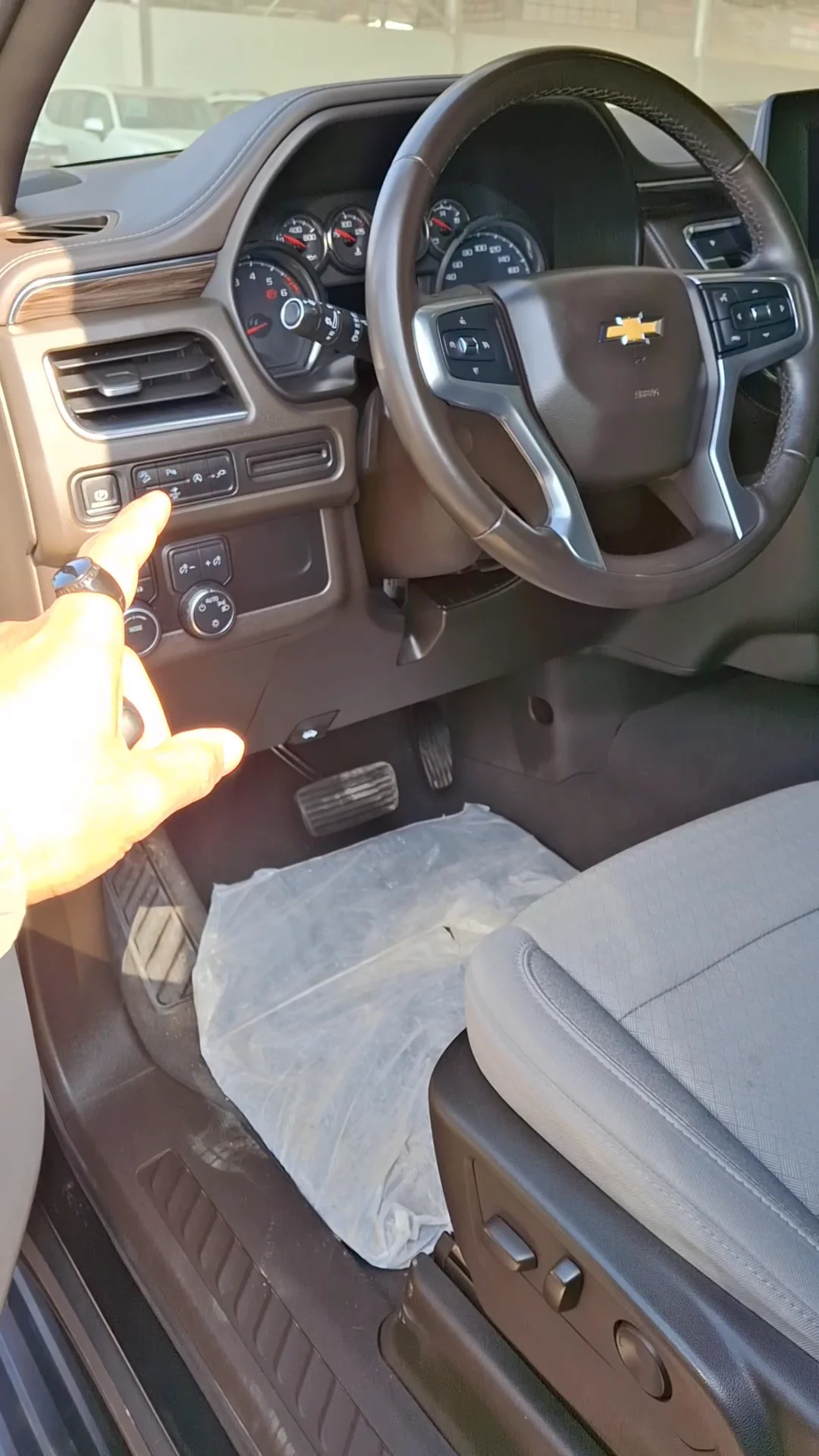 Car video thumbnail 1 of 8