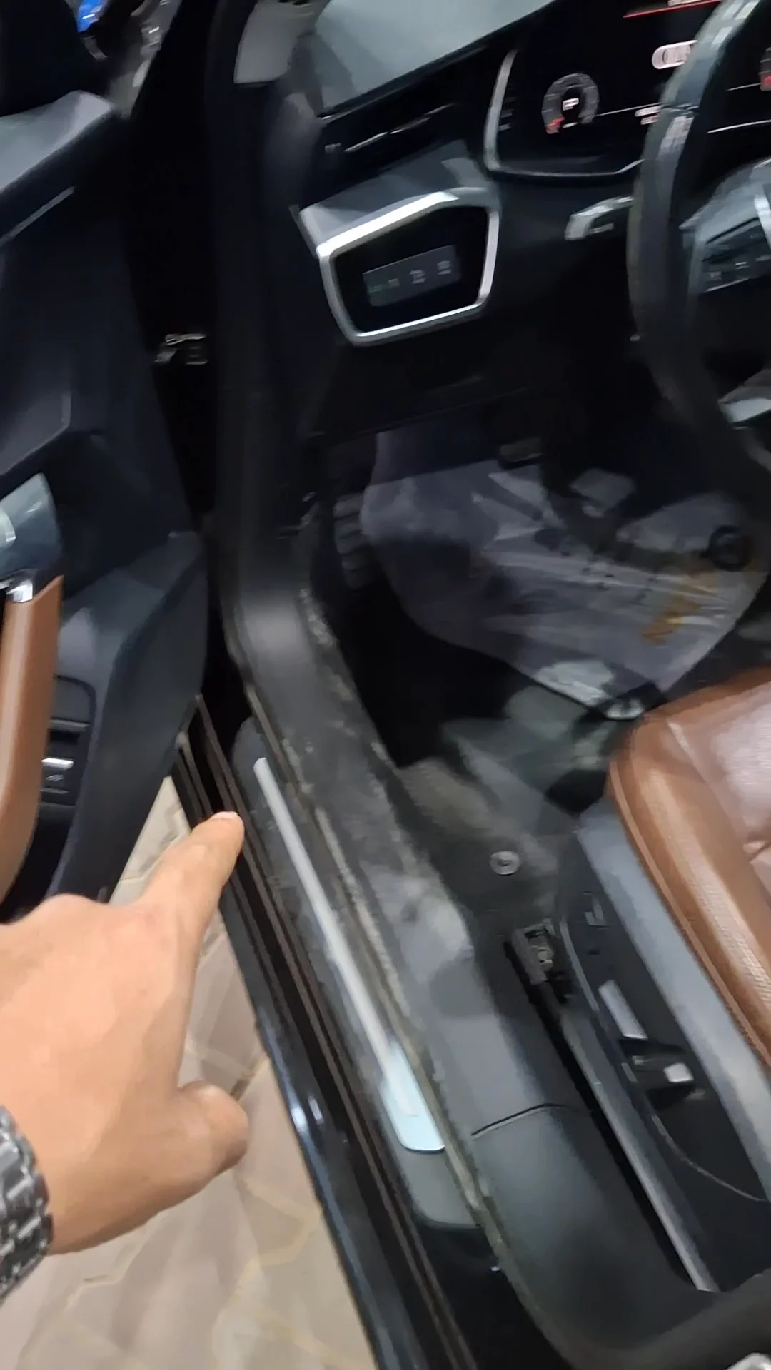 Car video thumbnail 1 of 7