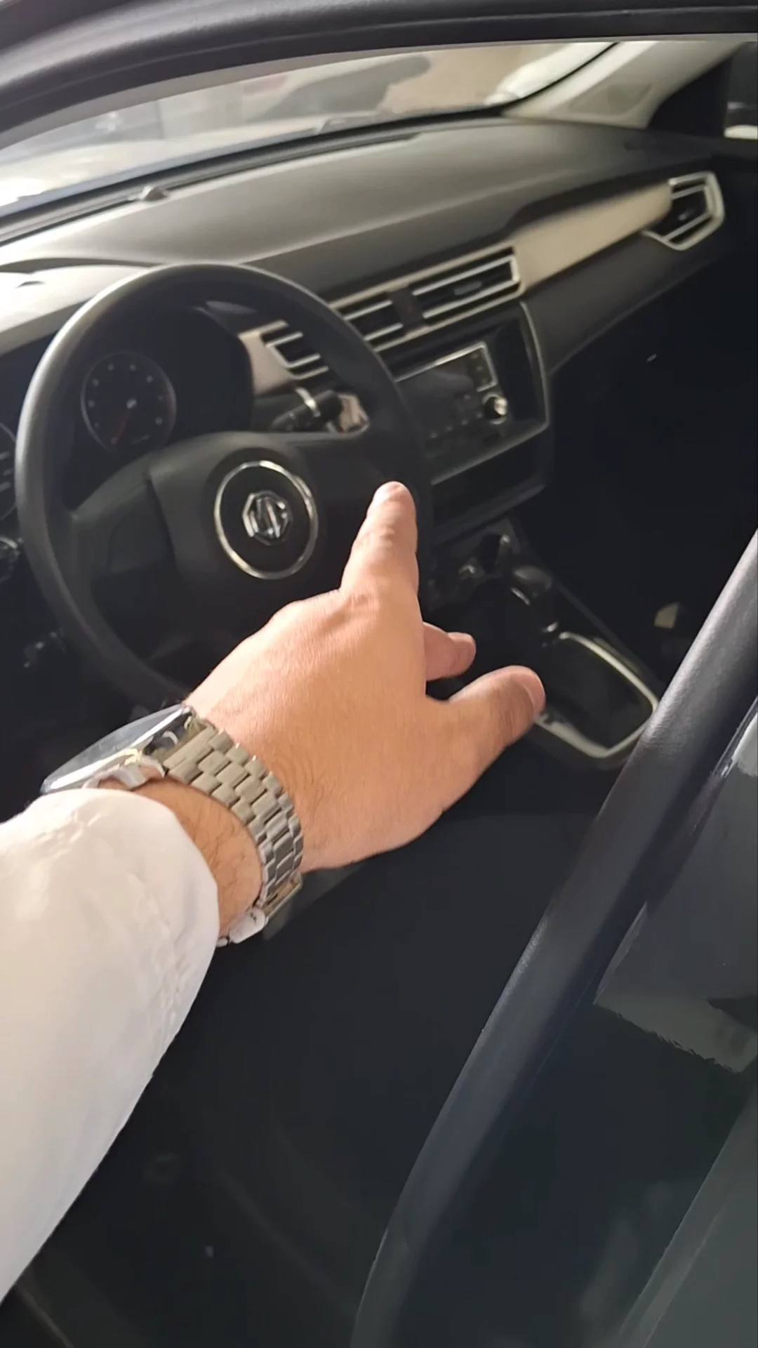 Car video thumbnail 1 of 9