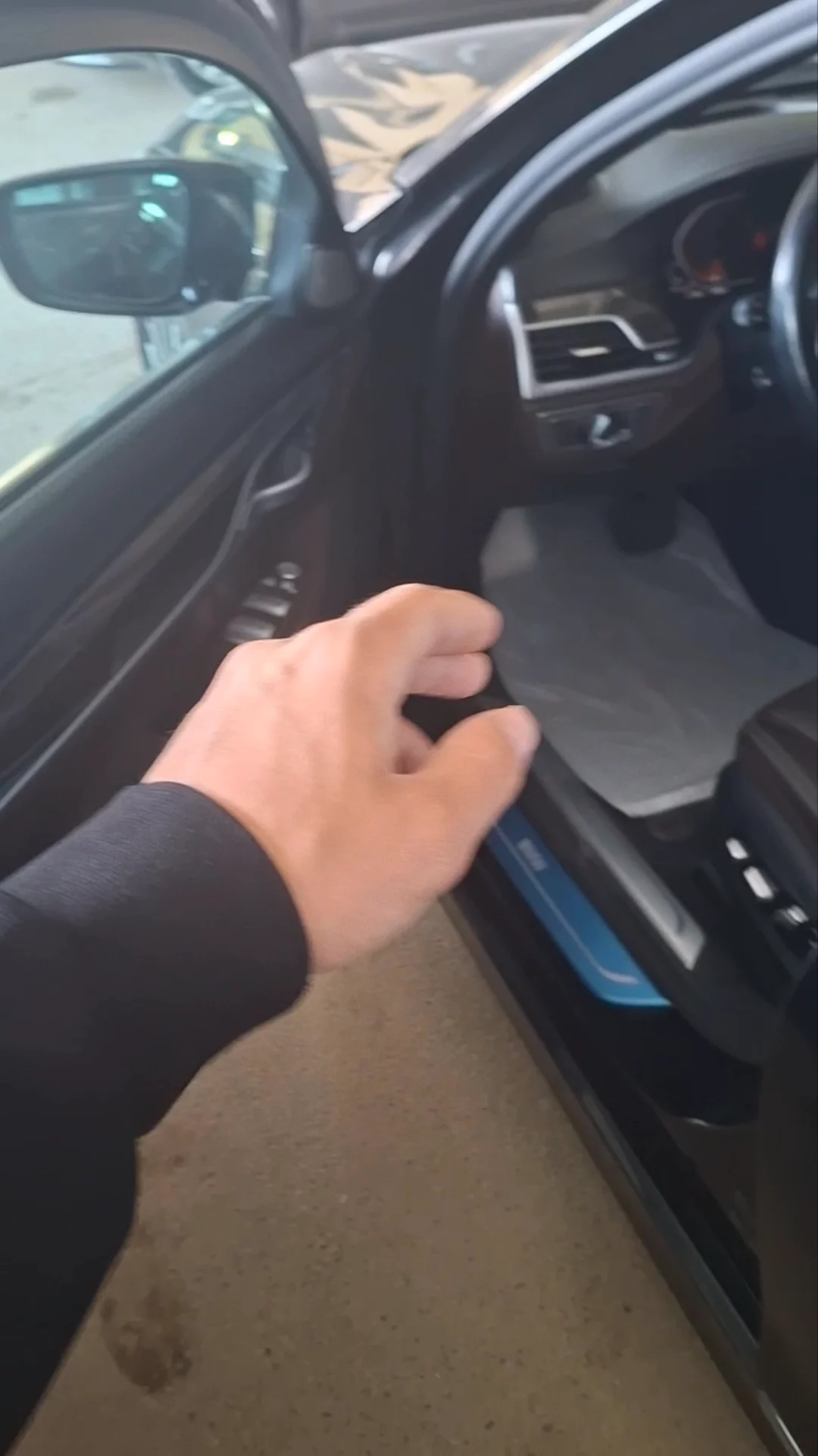 Car video thumbnail 1 of 7