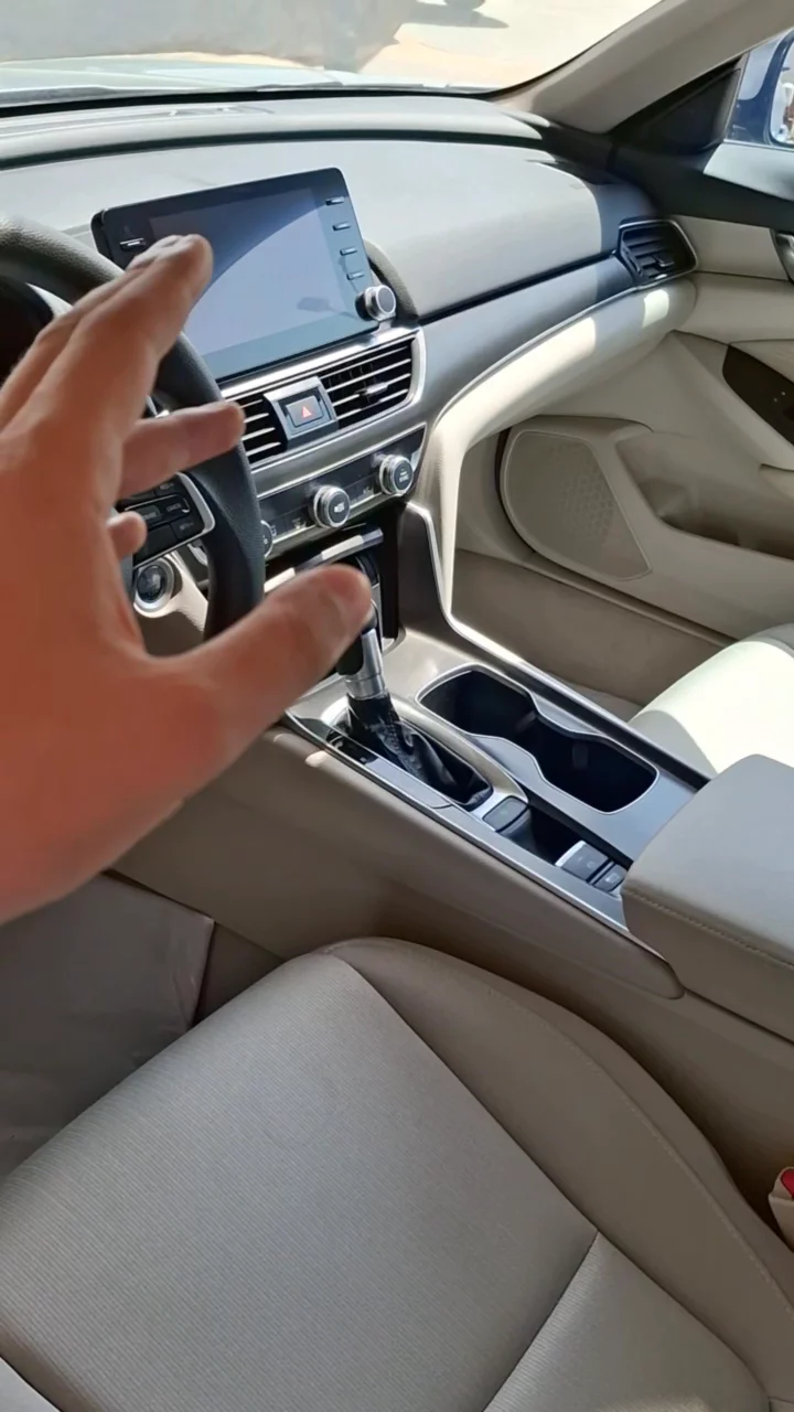 Car video thumbnail 1 of 9