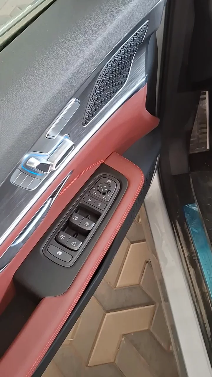 Car video thumbnail 1 of 9