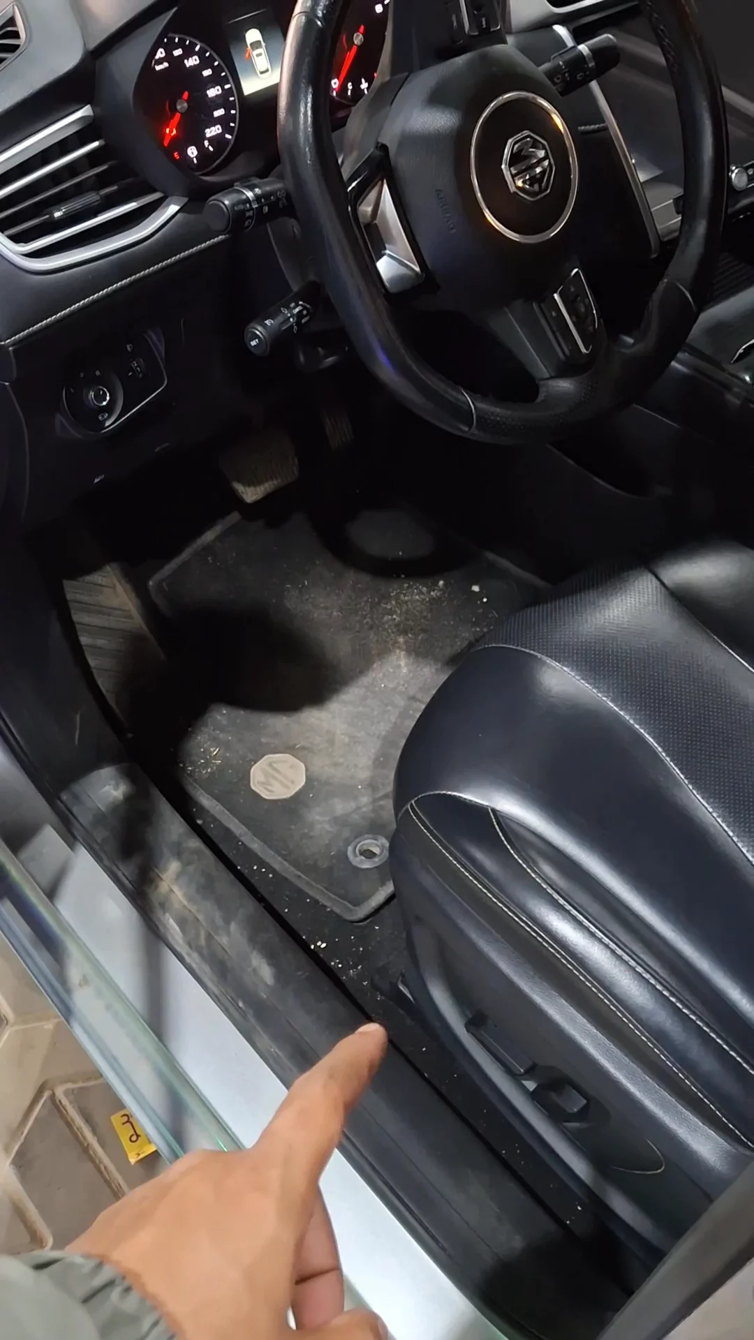 Car video thumbnail 1 of 7