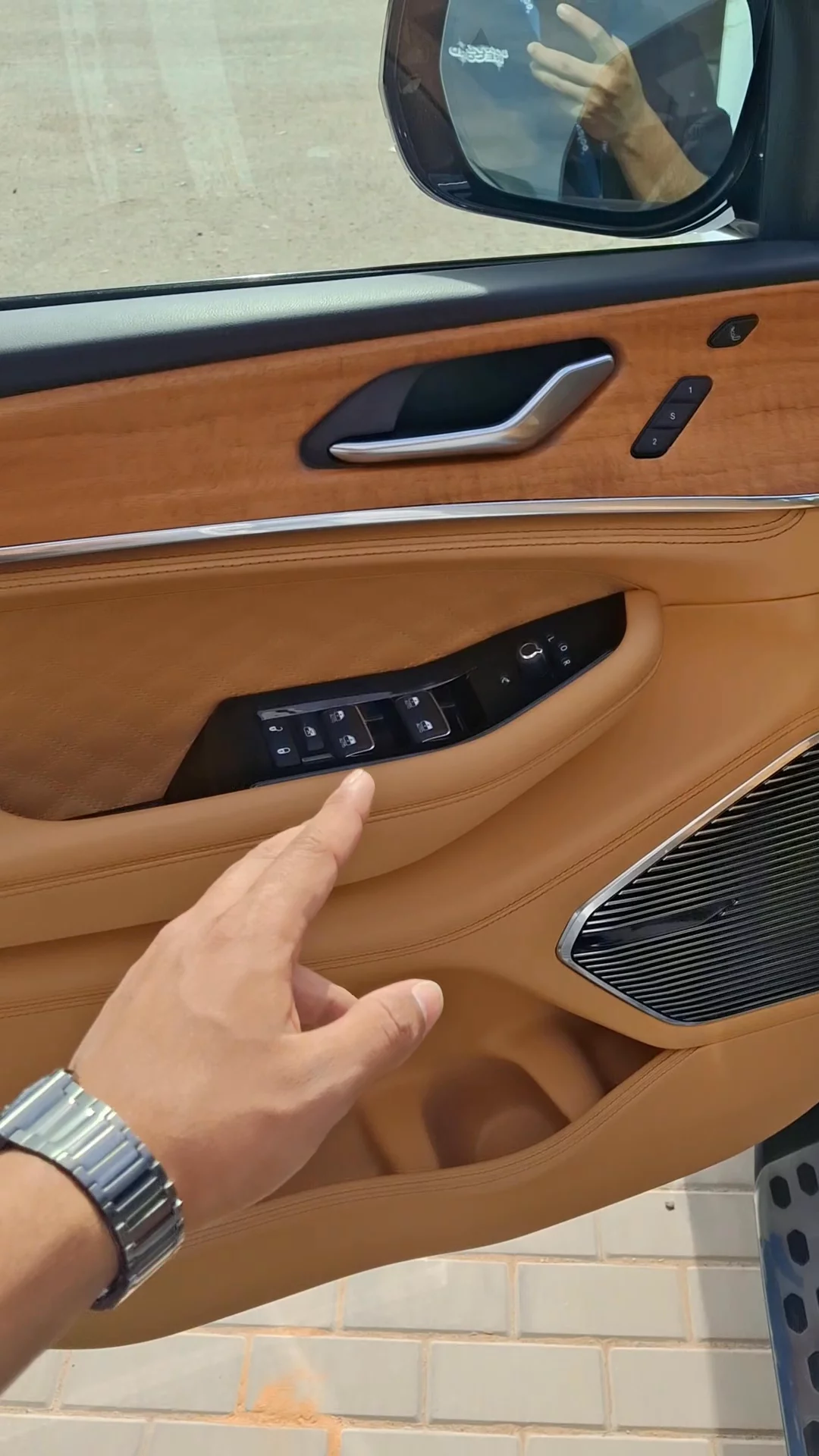 Car video thumbnail 1 of 13