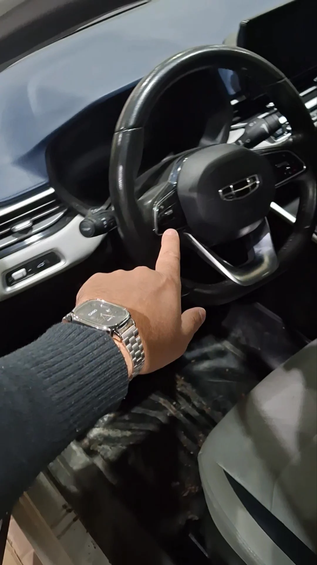 Car video thumbnail 1 of 9