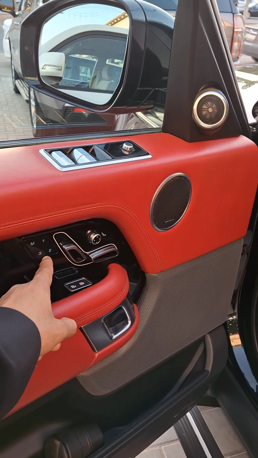 Car video thumbnail 1 of 10