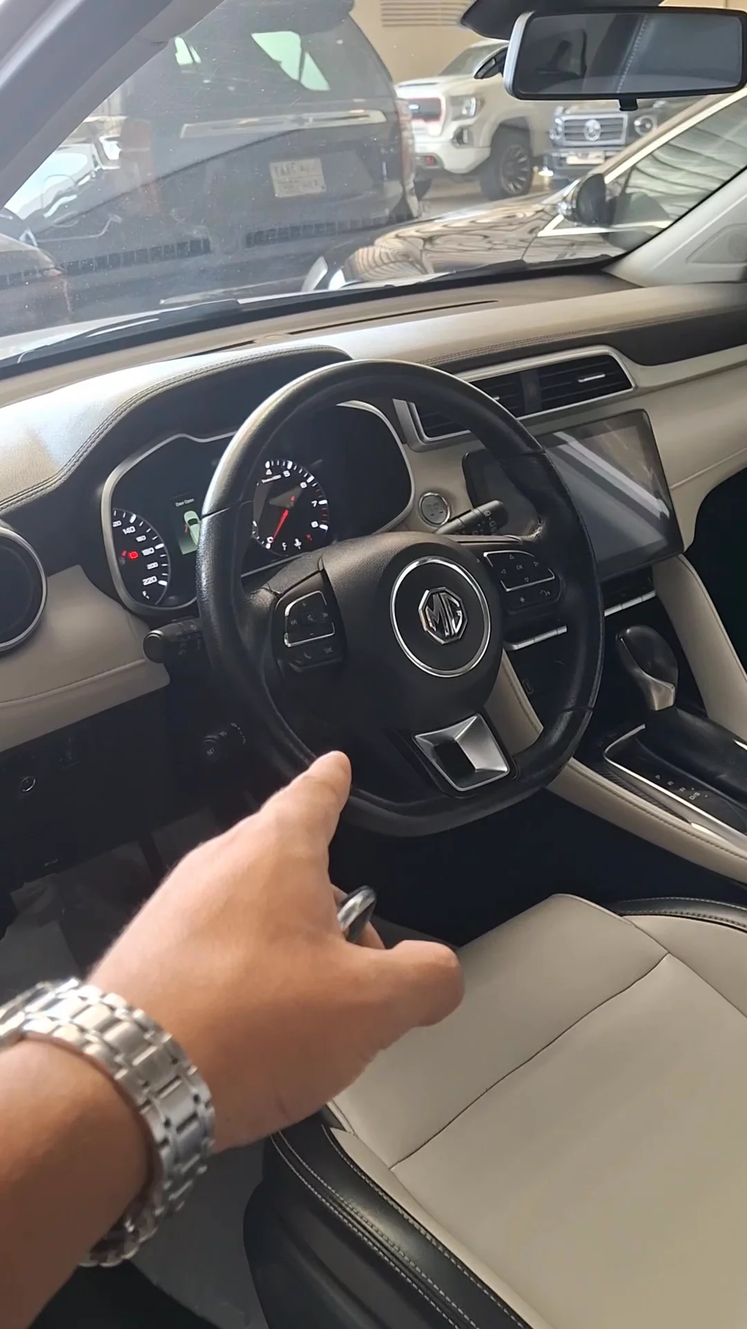 Car video thumbnail 1 of 7