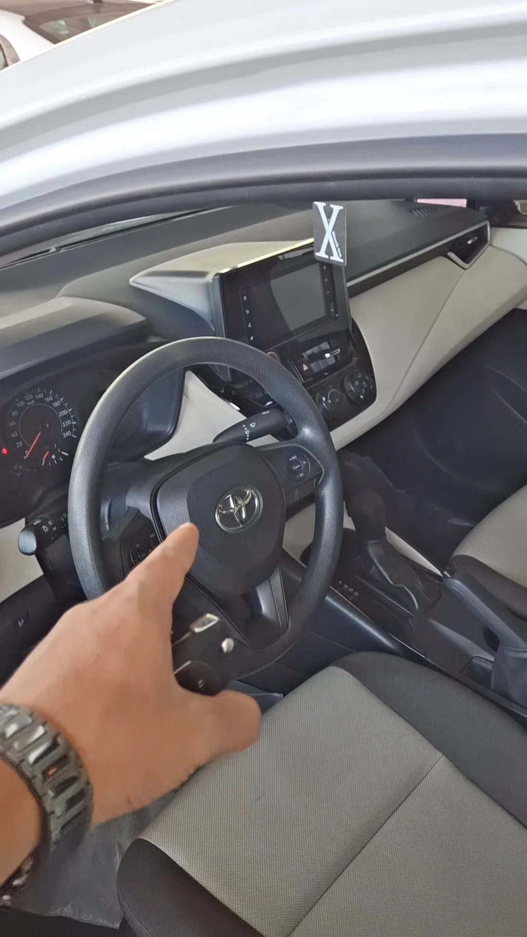 Car video thumbnail 1 of 7