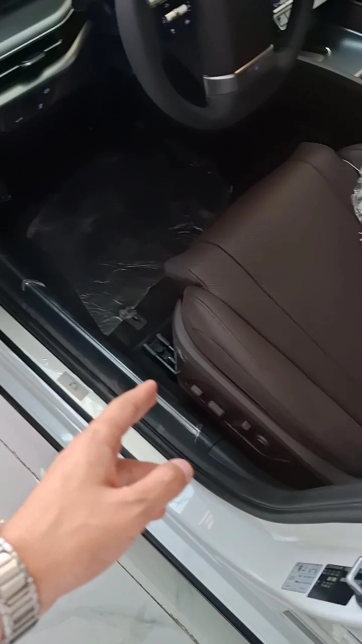 Car video thumbnail 1 of 10