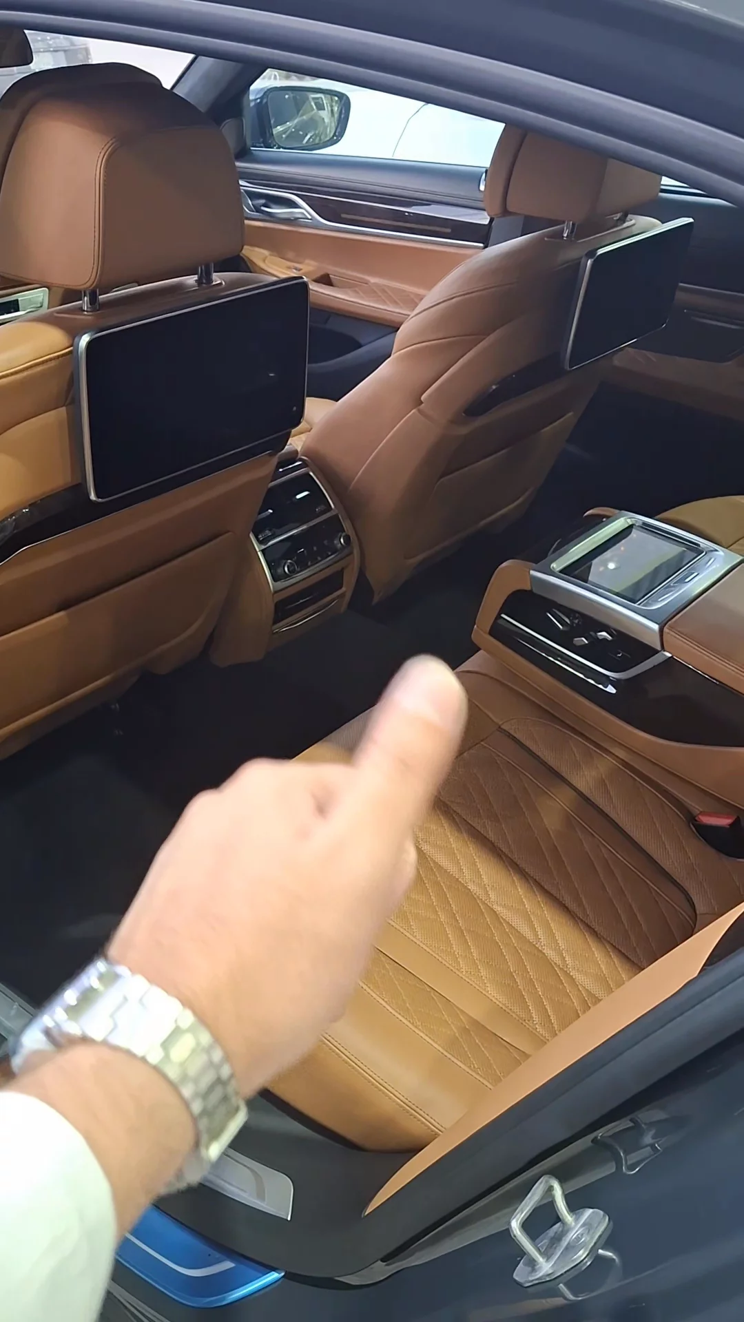 Car video thumbnail 1 of 8