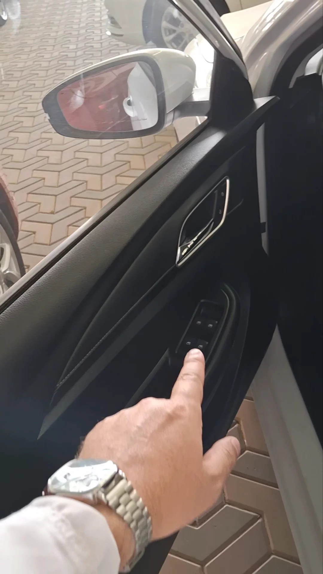 Car video thumbnail 1 of 10