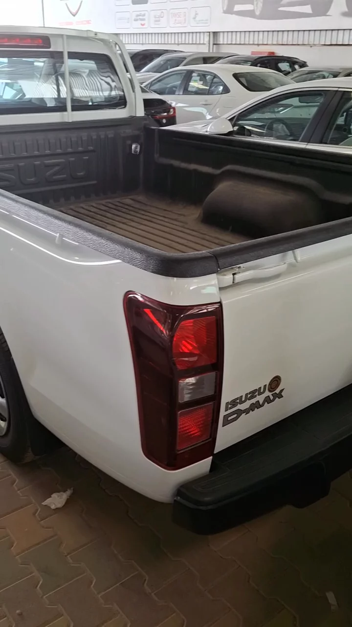 Car video thumbnail 1 of 7