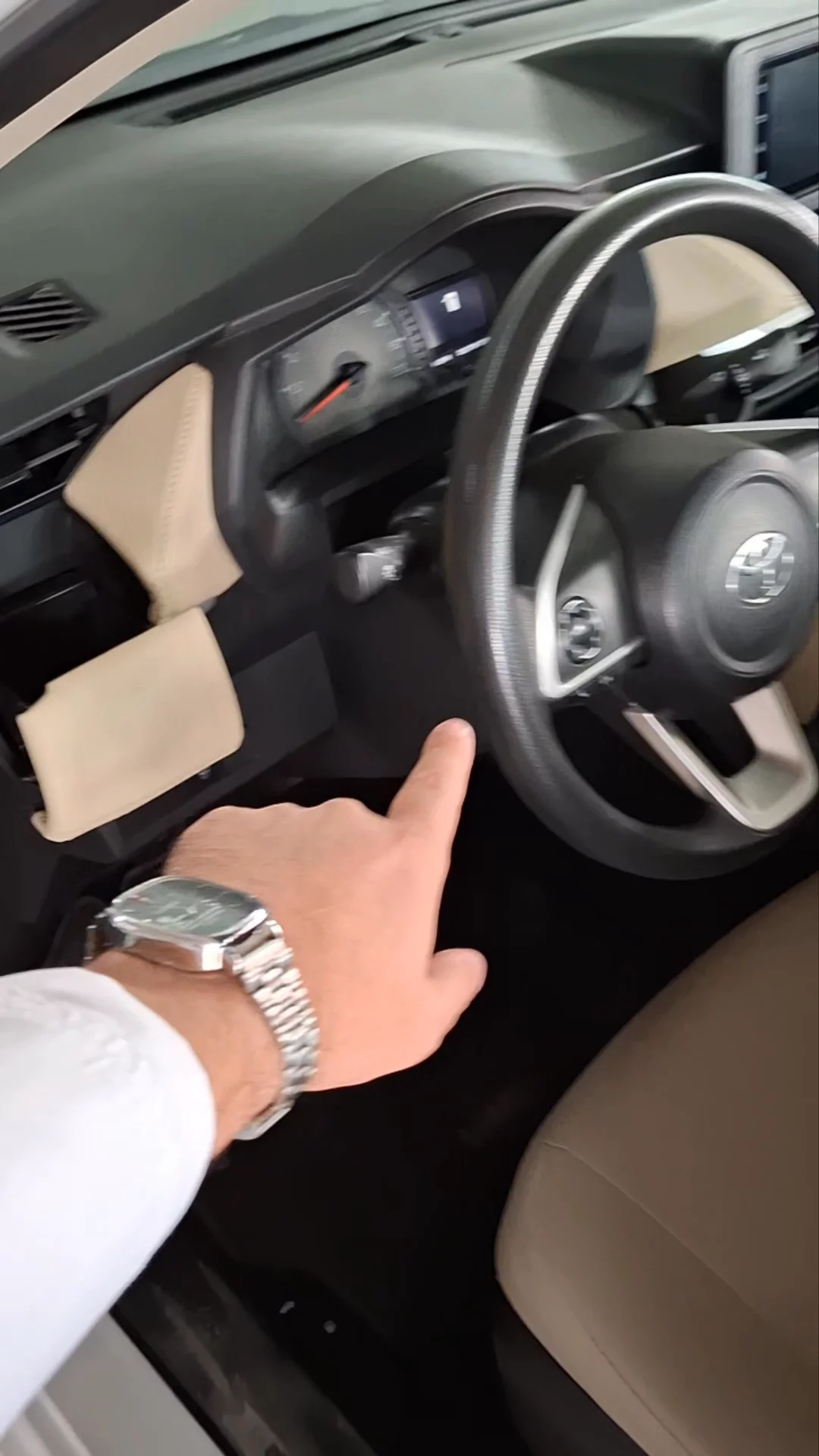 Car video thumbnail 1 of 9