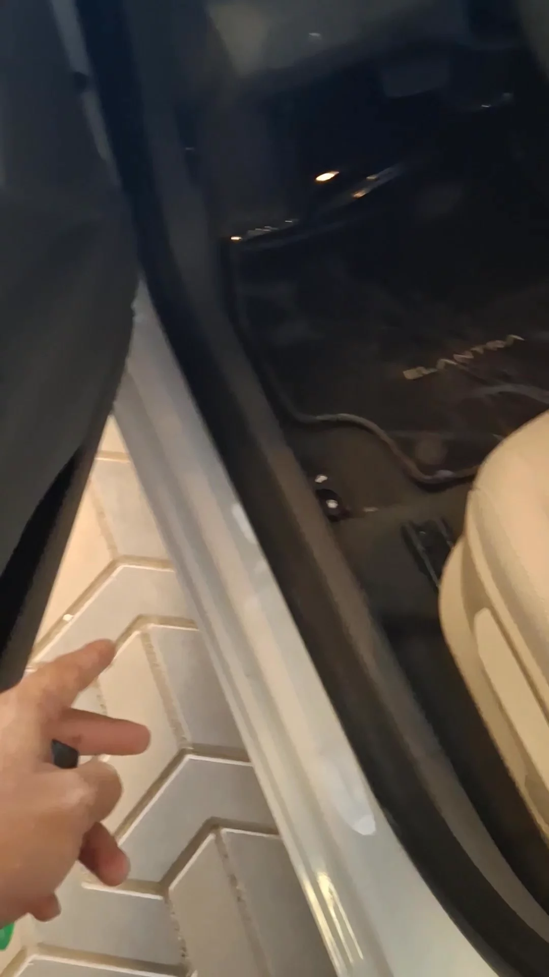 Car video thumbnail 1 of 11