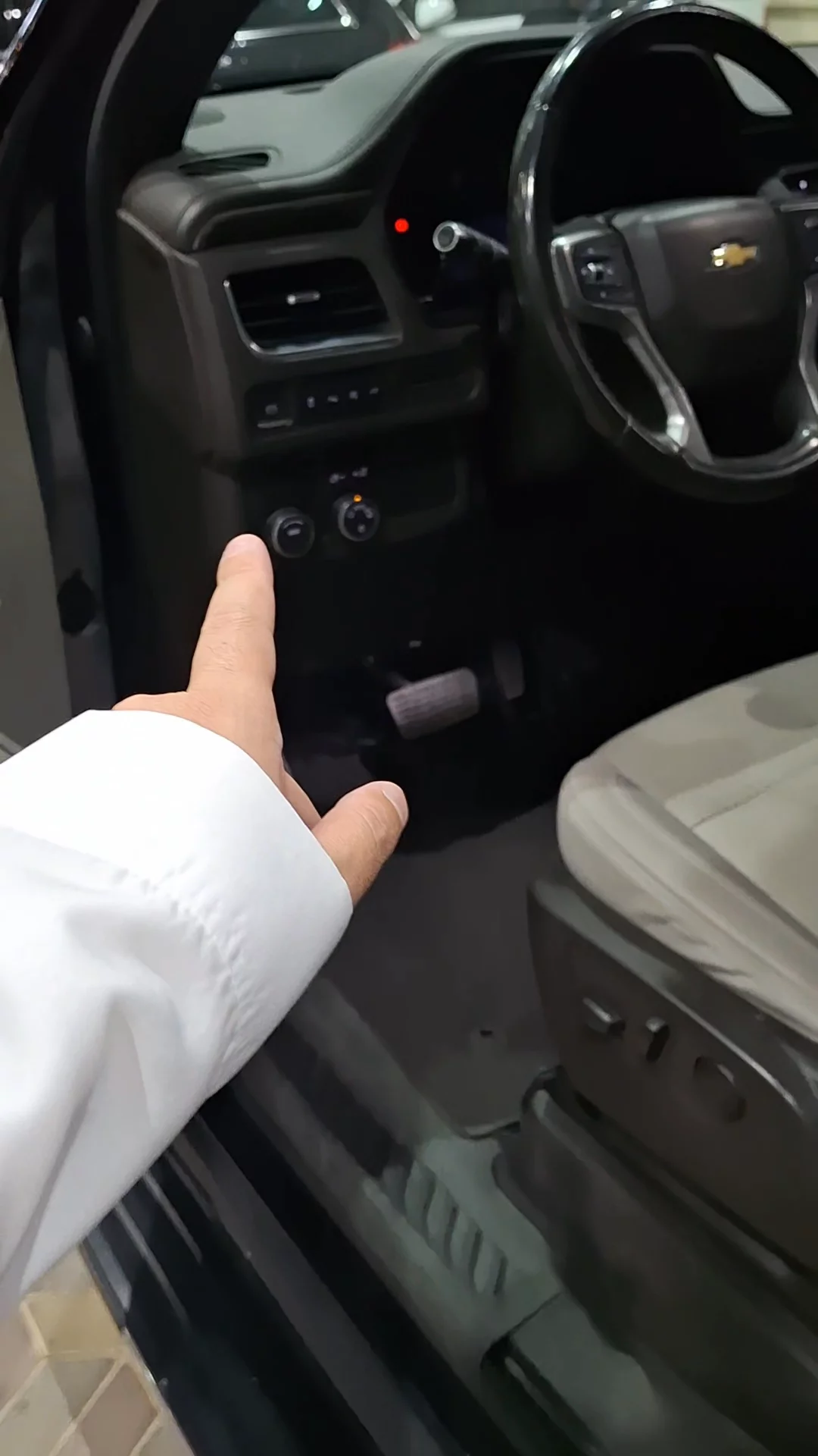 Car video thumbnail 1 of 9