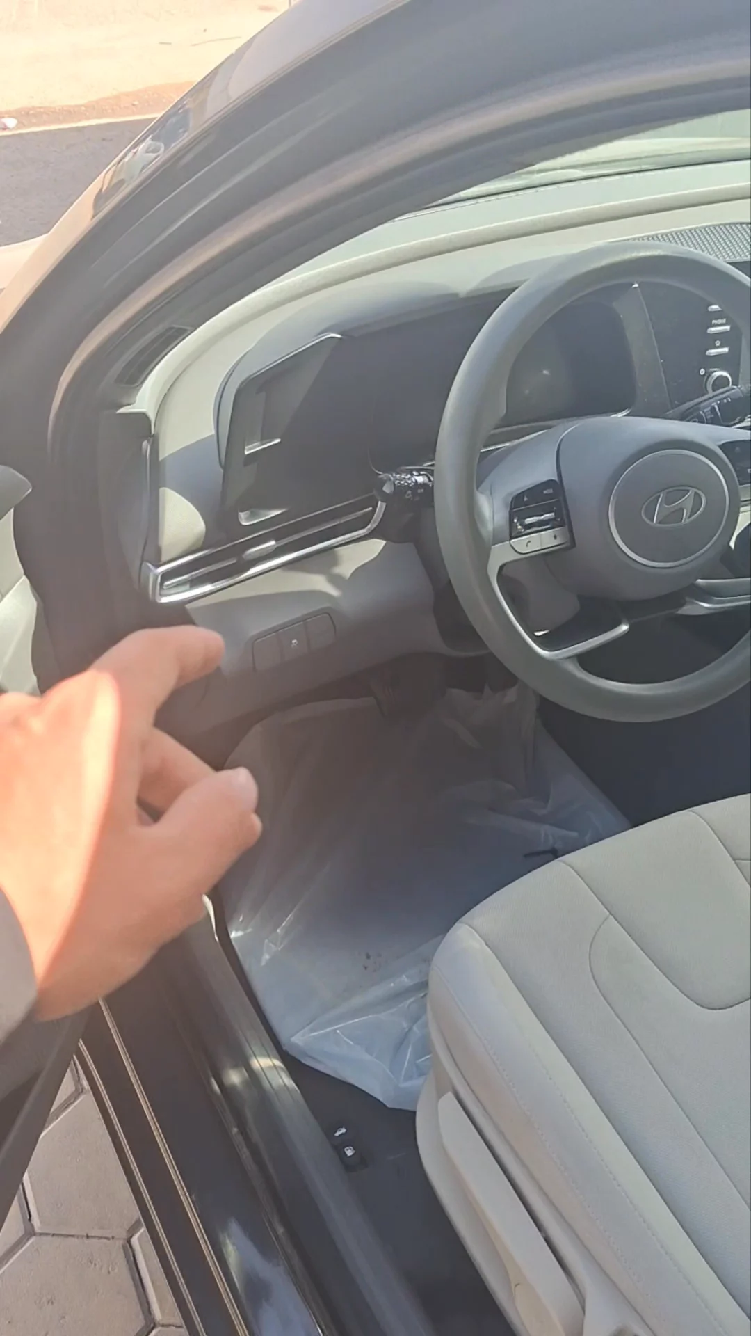 Car video thumbnail 1 of 7