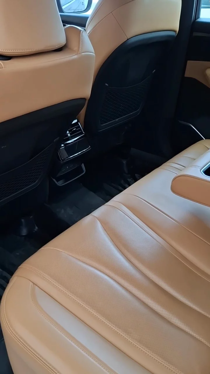 Car video thumbnail 1 of 10