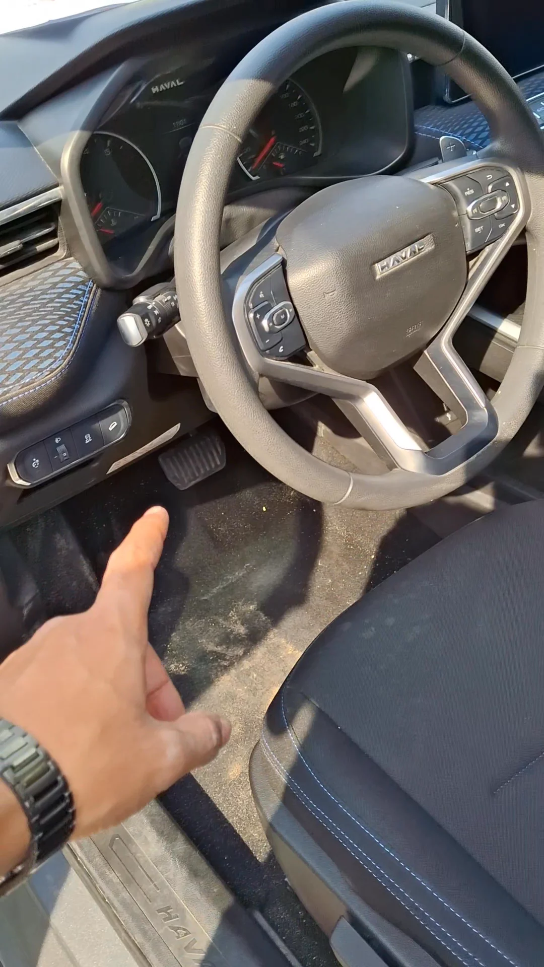 Car video thumbnail 1 of 8