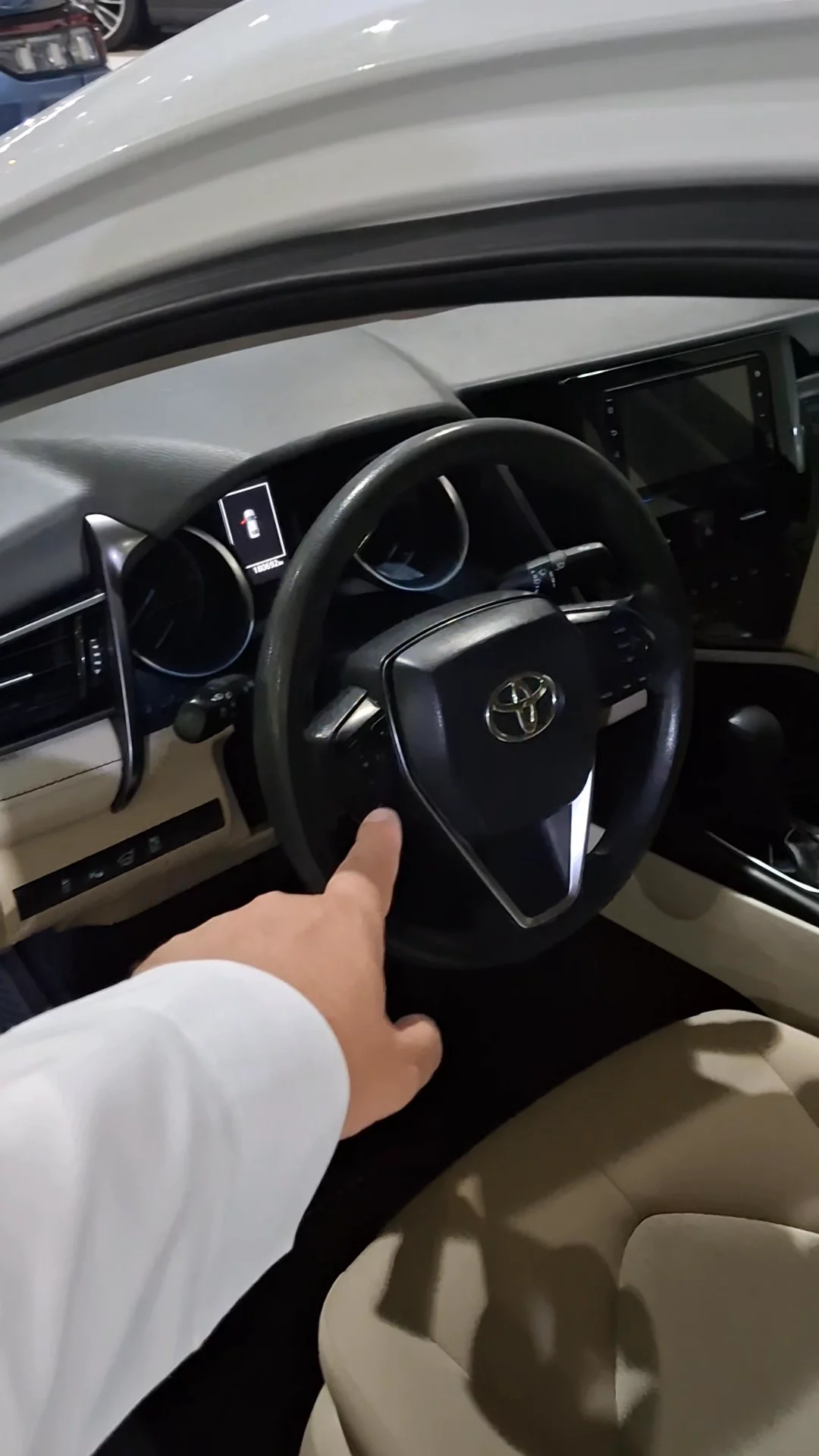 Toyota Camry le 2023