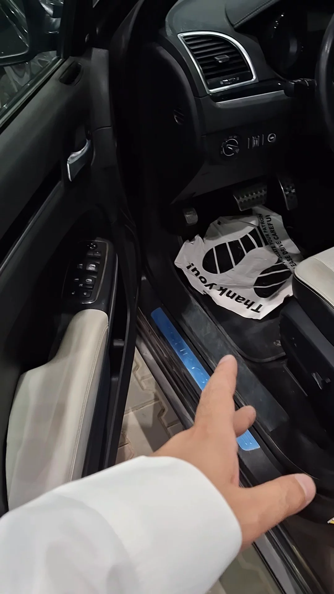 Car video thumbnail 1 of 9