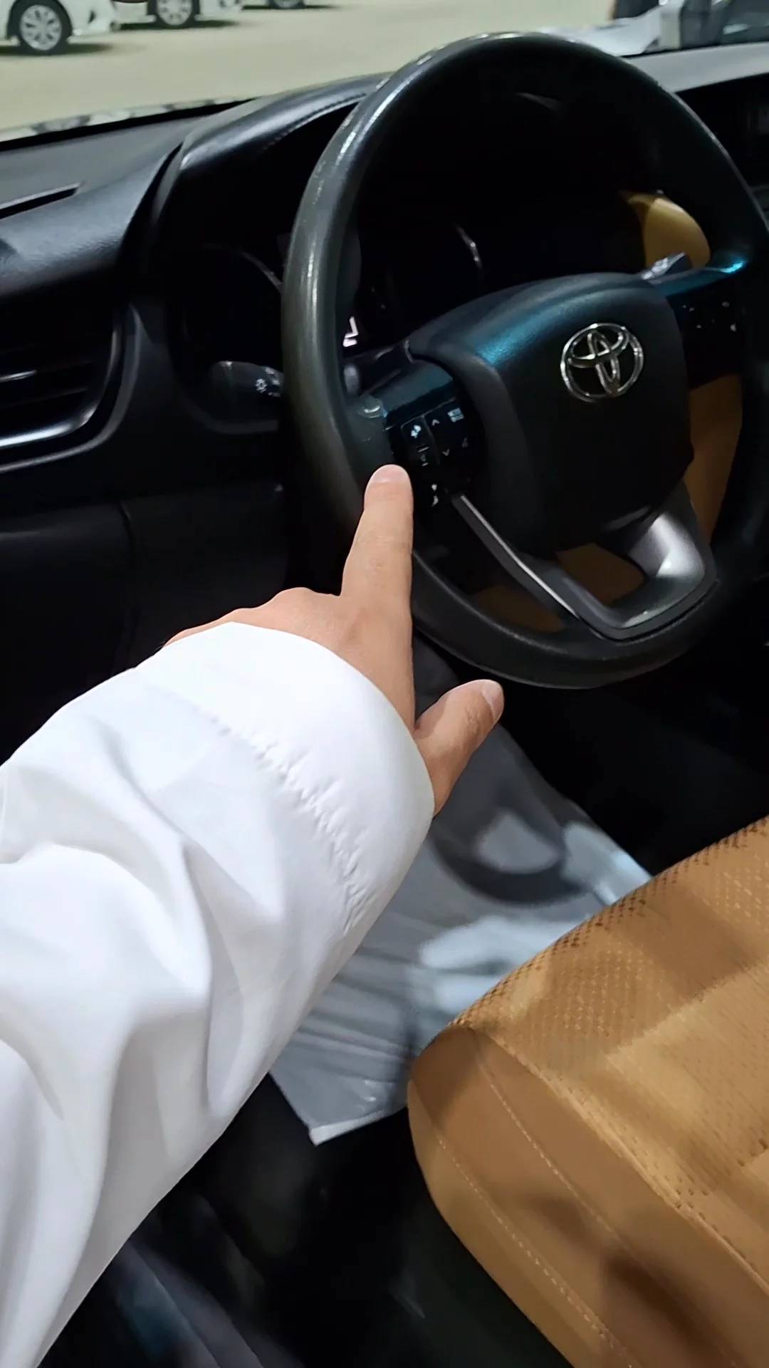 Car video thumbnail 1 of 9