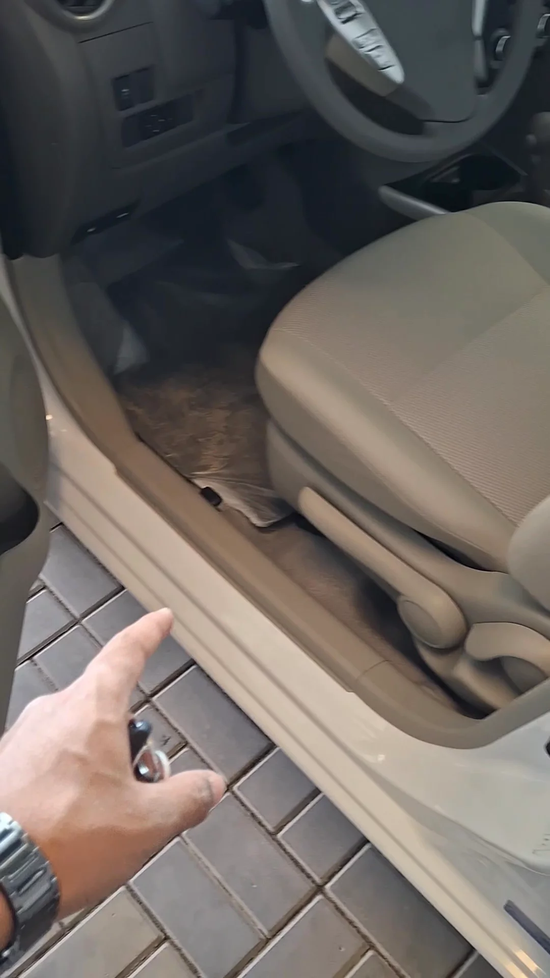 Car video thumbnail 1 of 8