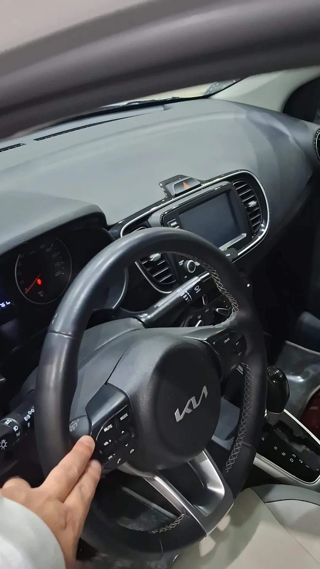 Car video thumbnail 1 of 9