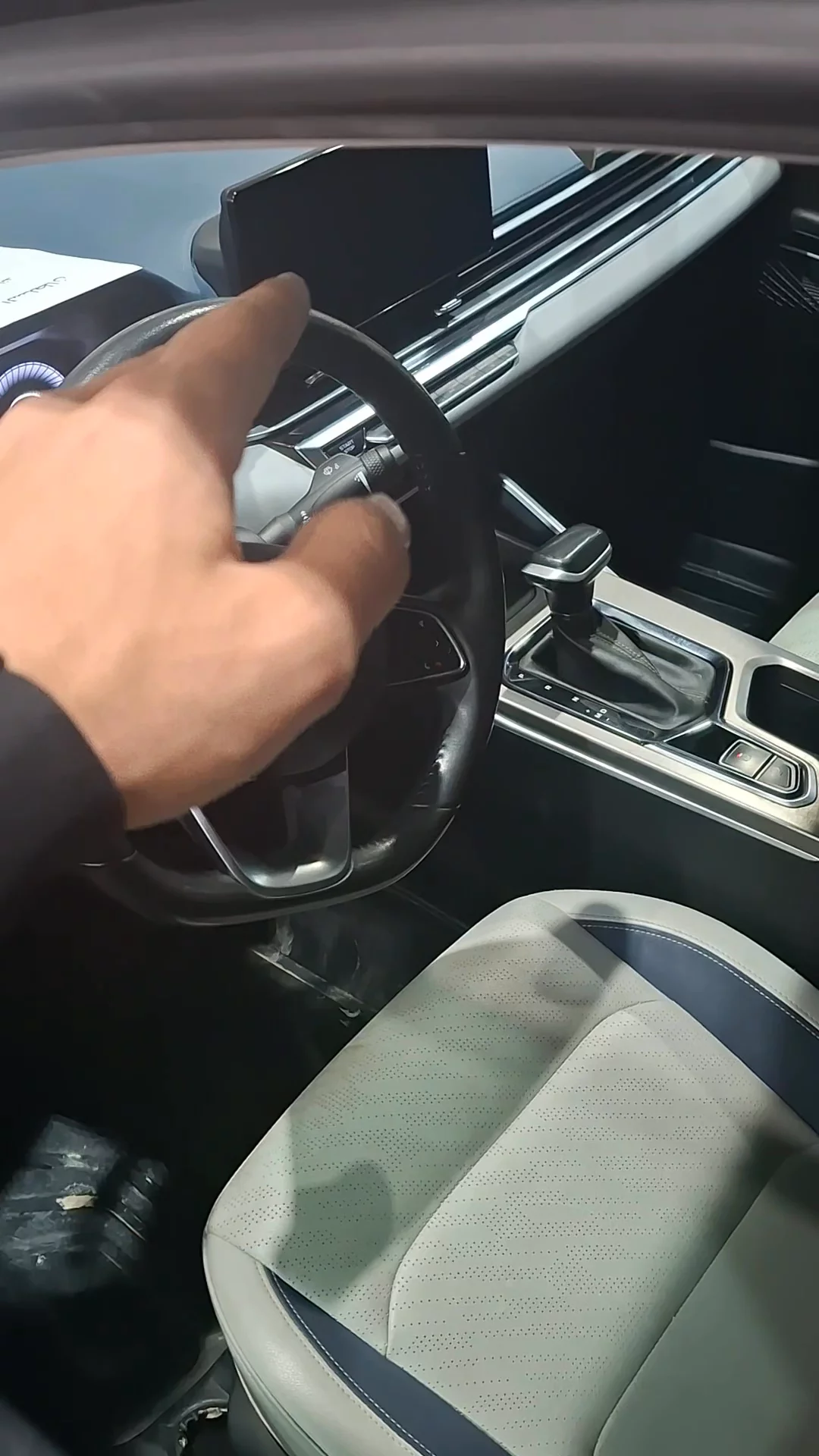 Car video thumbnail 1 of 8