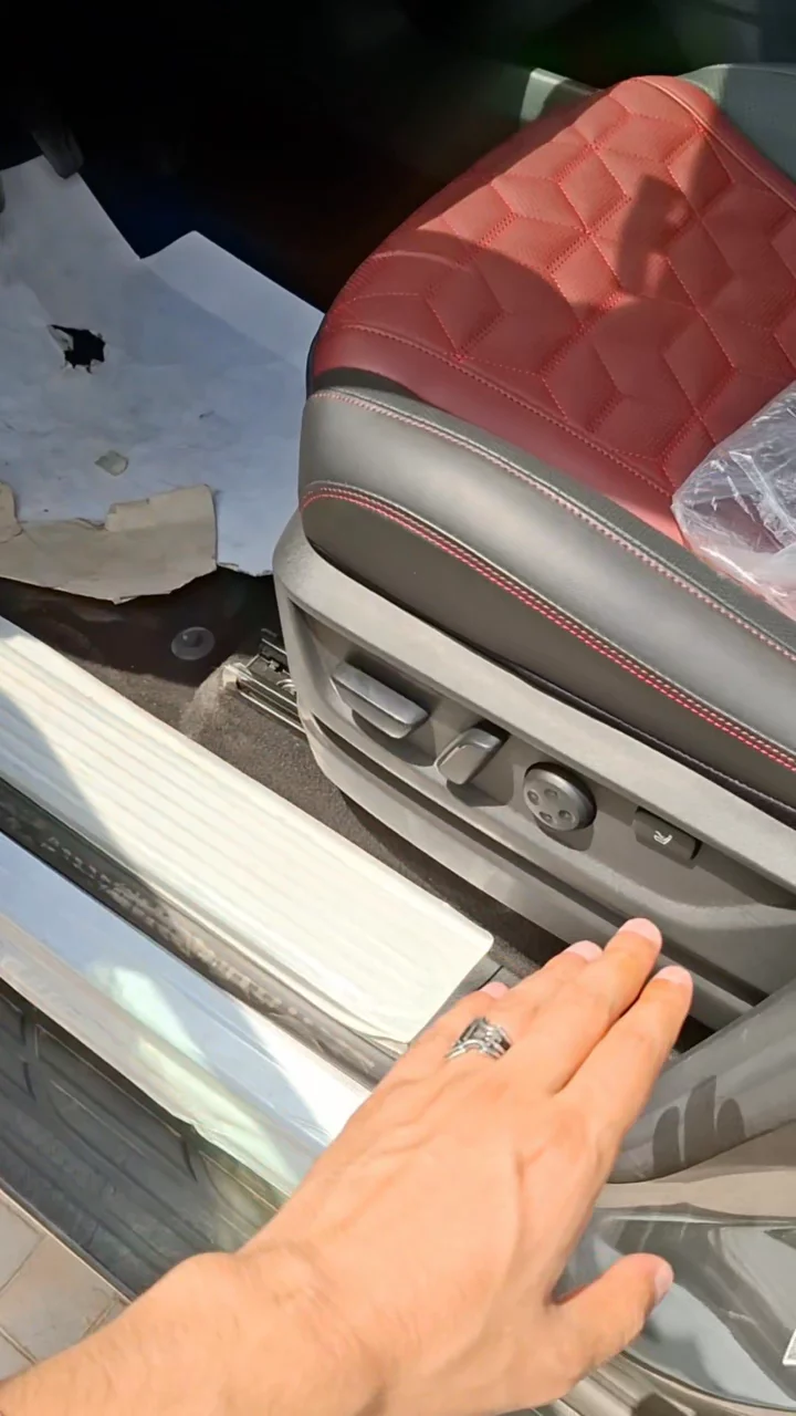 Car video thumbnail 1 of 9