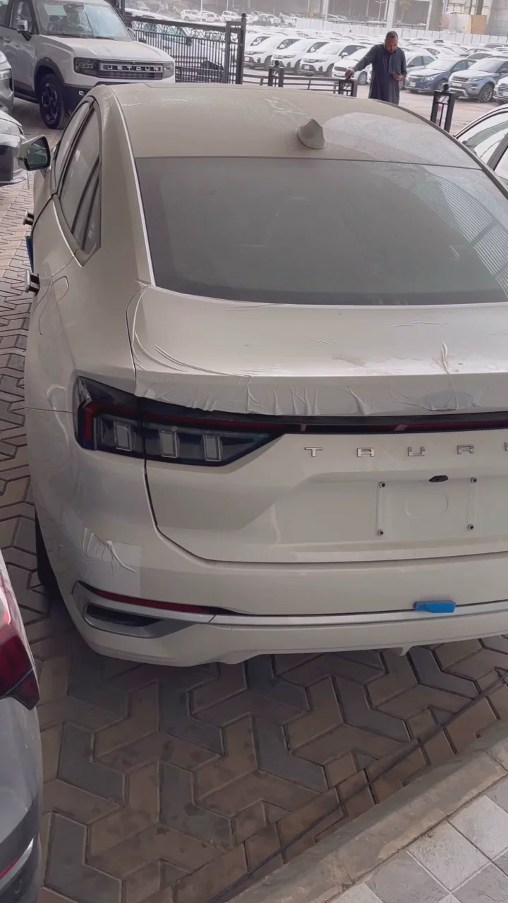 Ford Taurus امبيانتي 2025