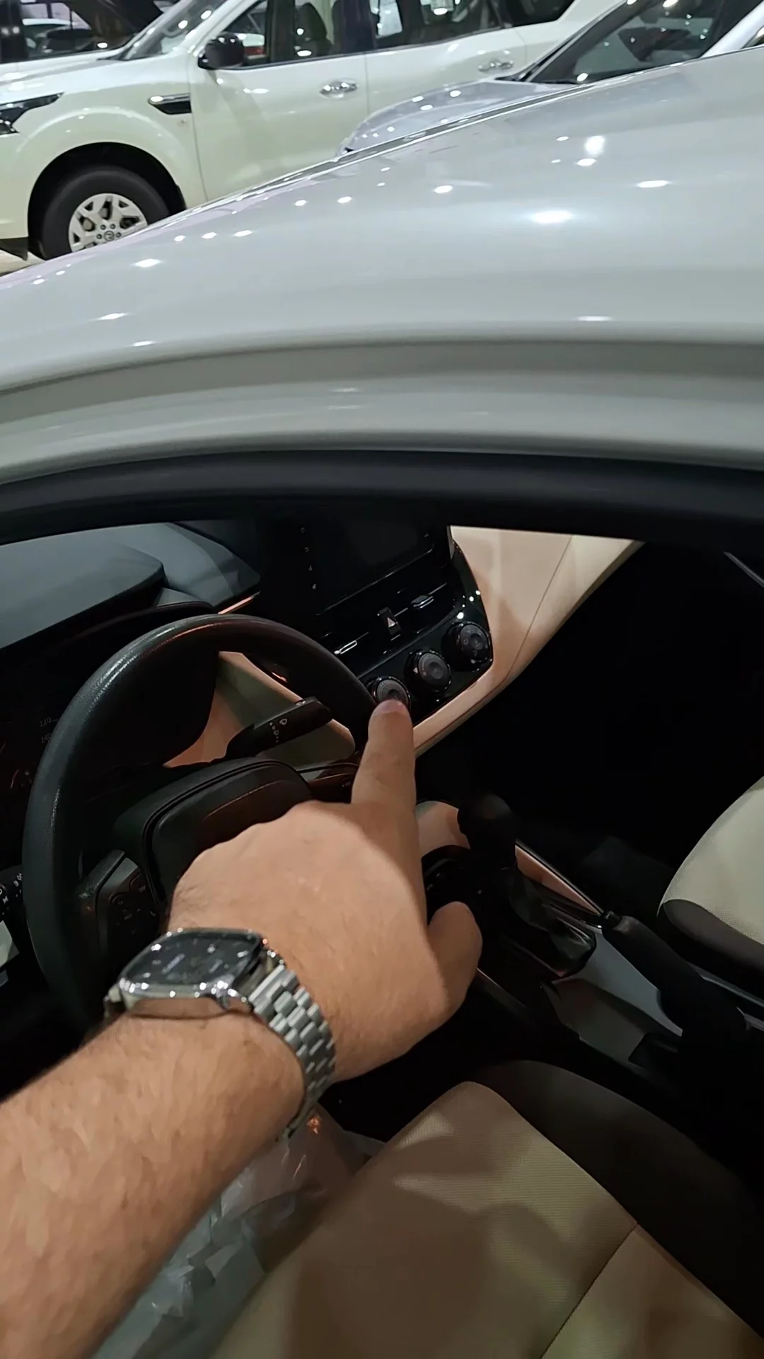 Car video thumbnail 1 of 9