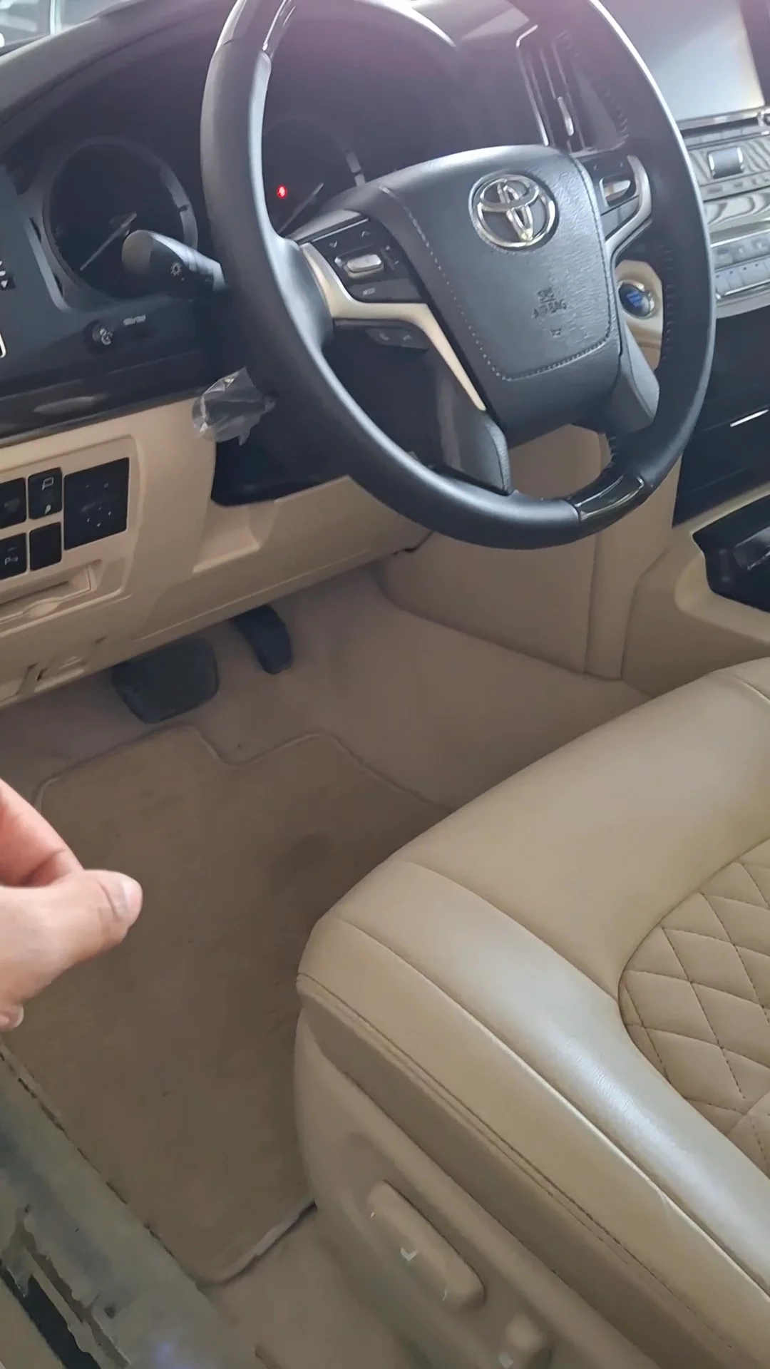 Car video thumbnail 1 of 10