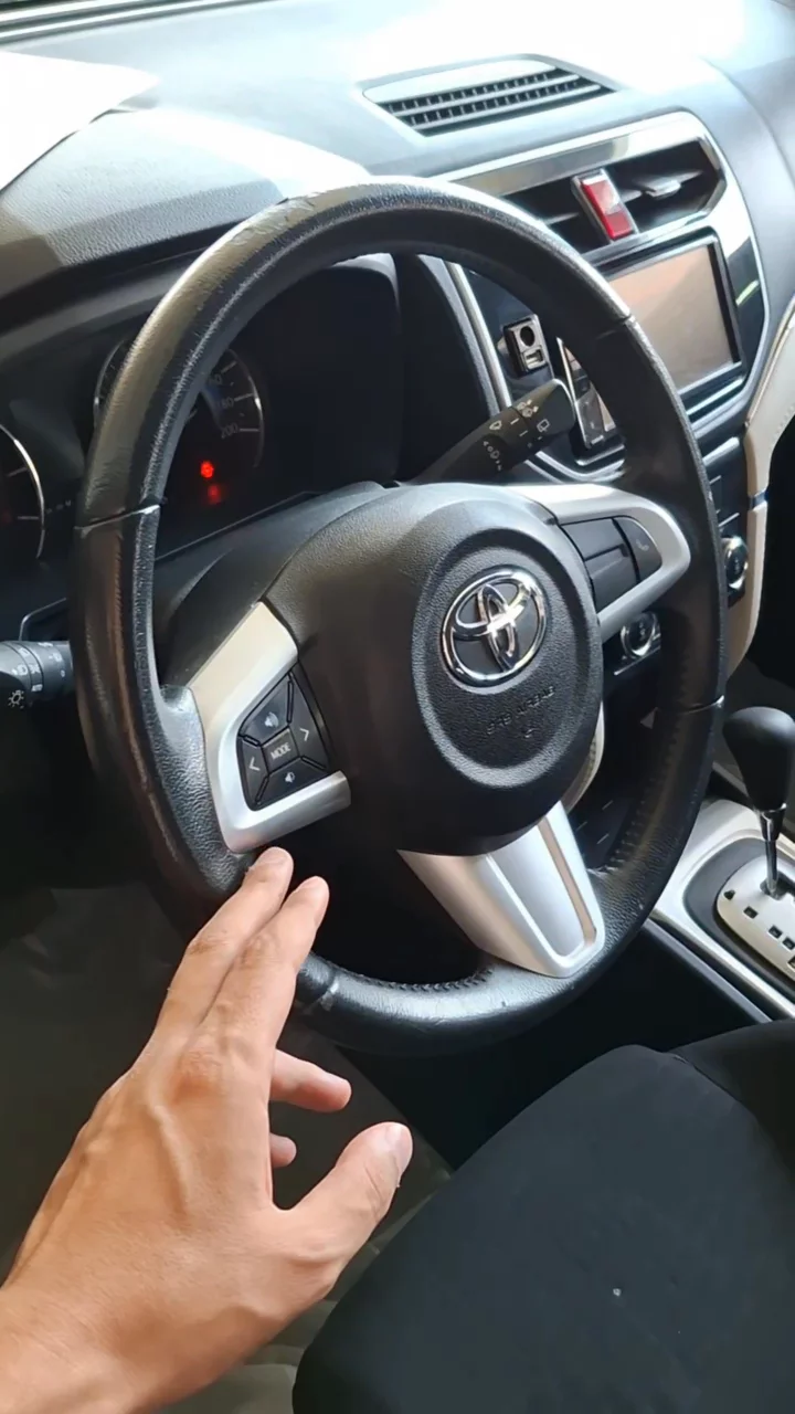 Car video thumbnail 1 of 9