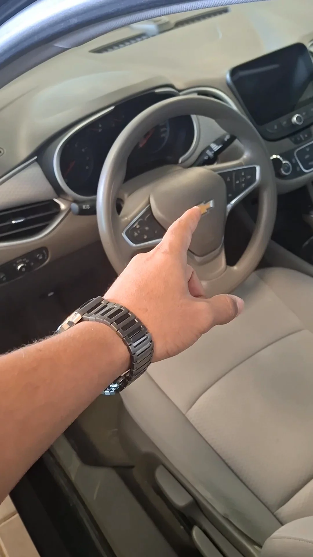 Car video thumbnail 1 of 8