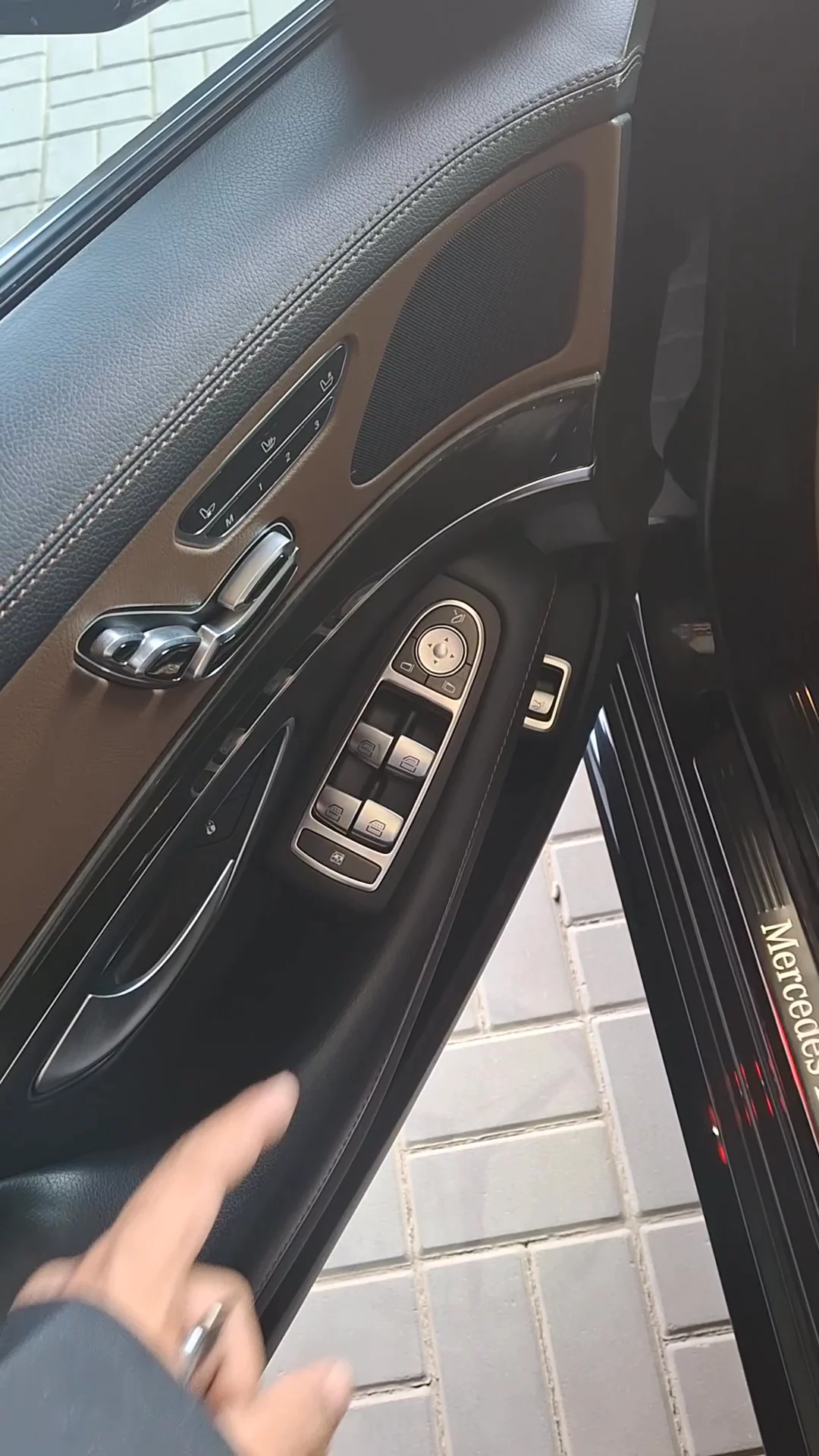 Car video thumbnail 1 of 15