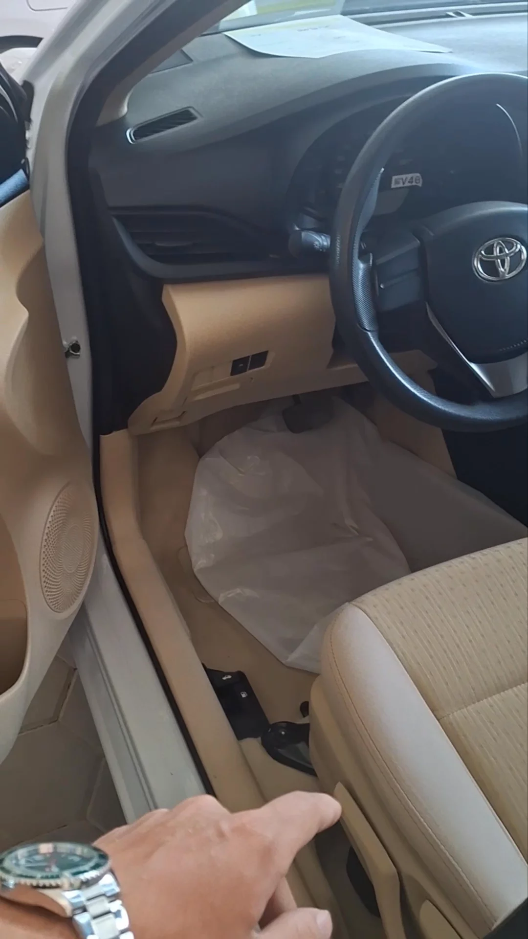 Car video thumbnail 1 of 7