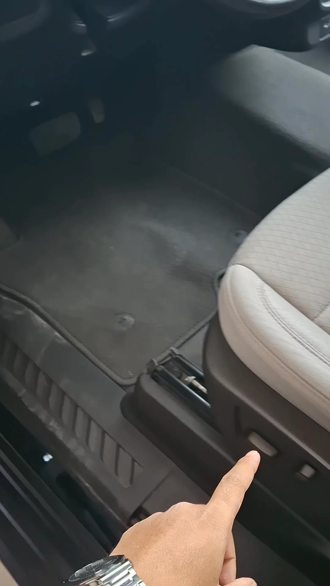 Car video thumbnail 1 of 8