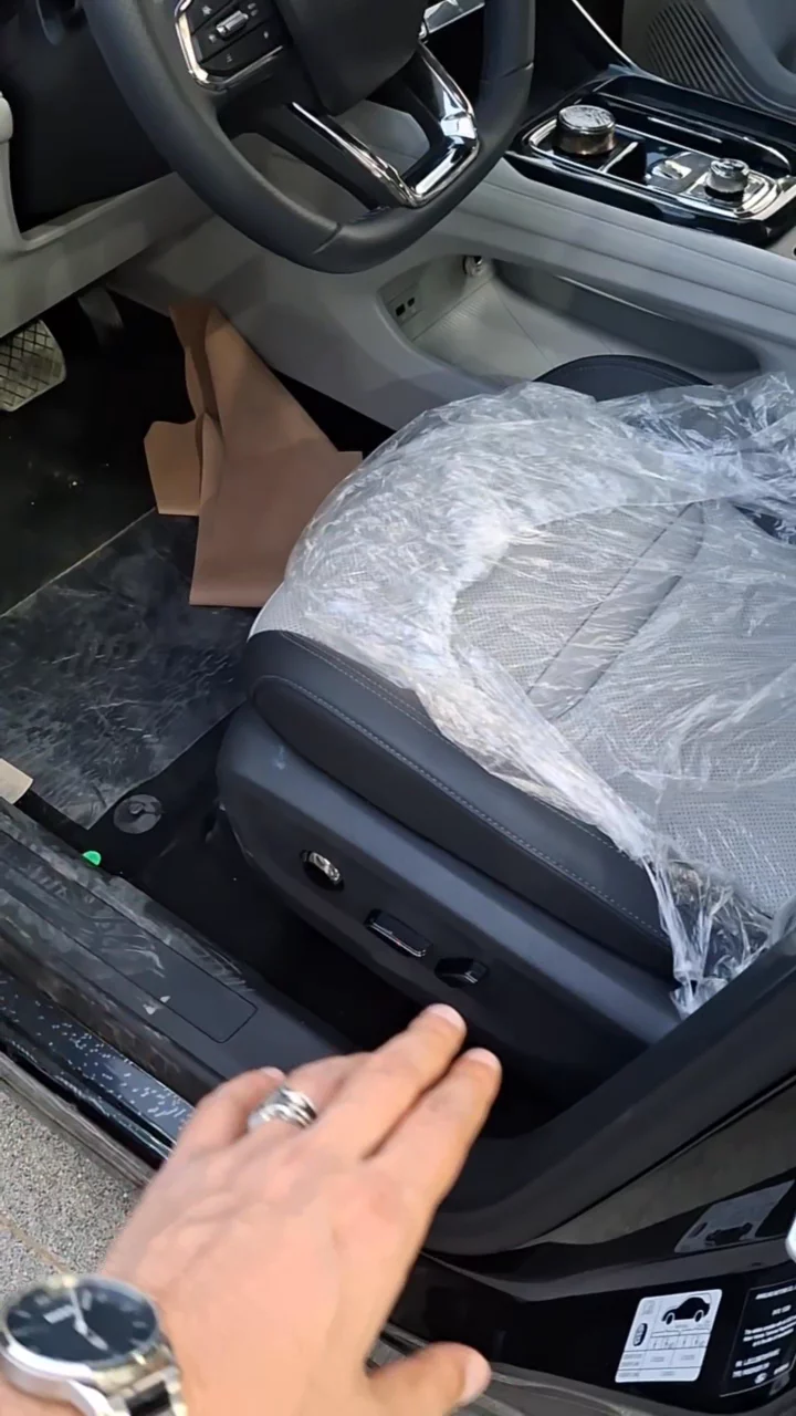 Car video thumbnail 1 of 10