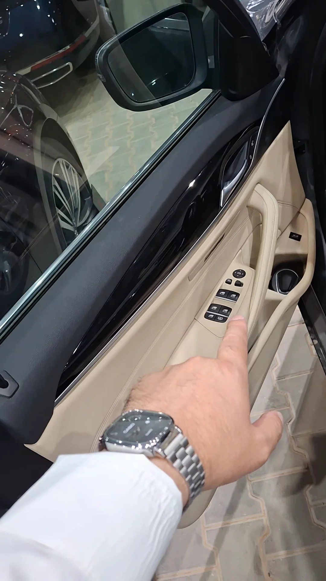 Car video thumbnail 1 of 9